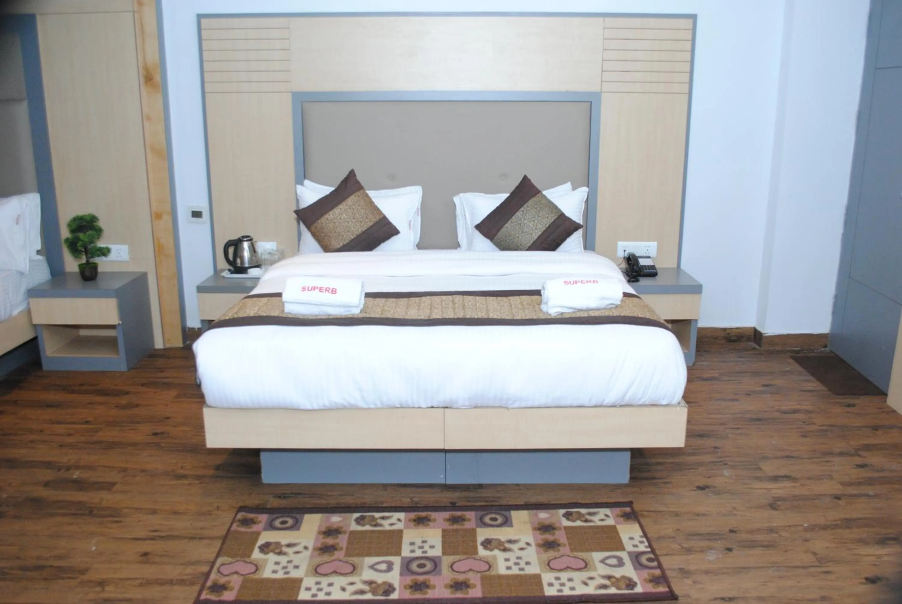 Bed in Hotel Superb 5 Mins Walk From New Delhi Station