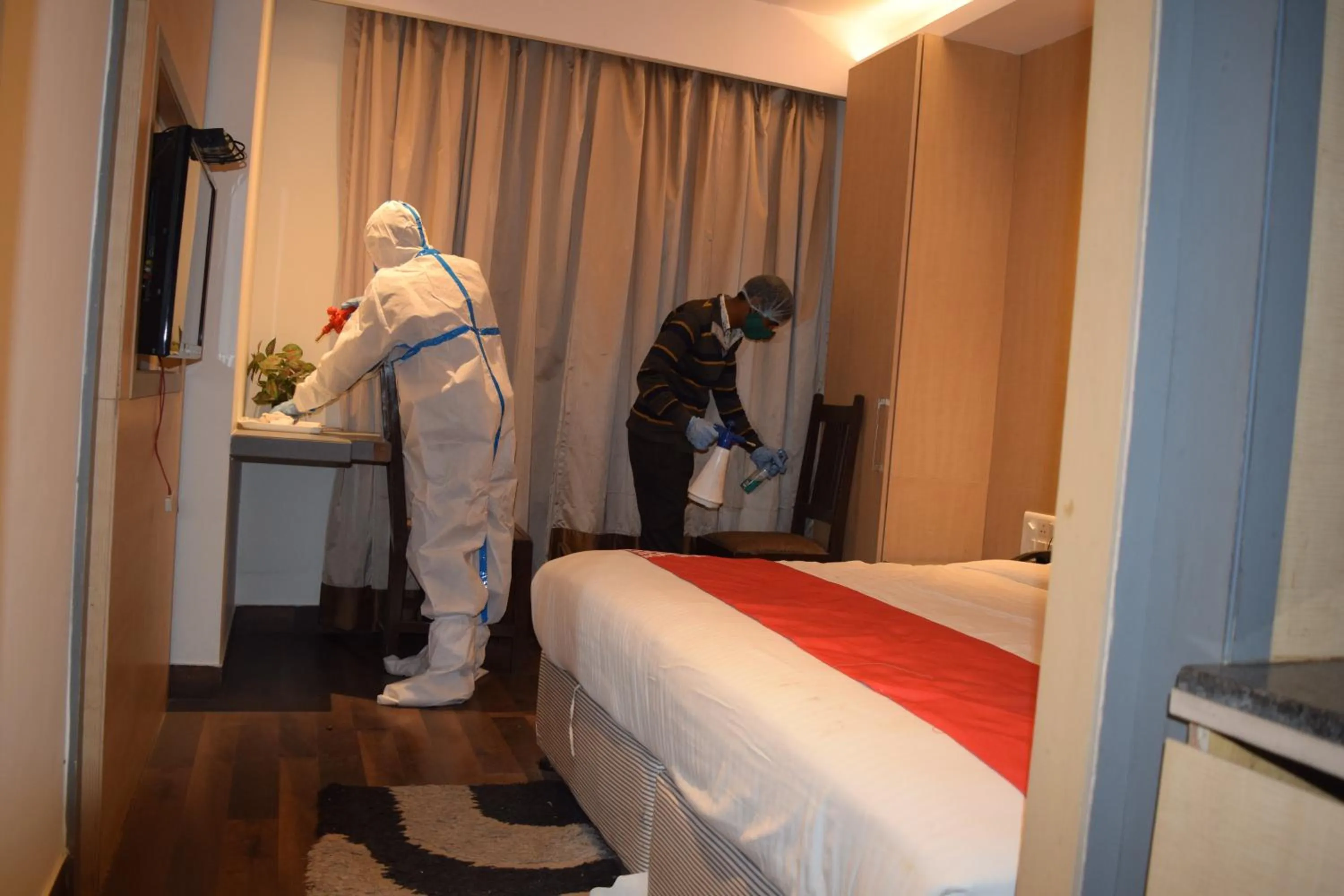 Photo of the whole room, Bed in Hotel Superb 5 Mins Walk From New Delhi Station