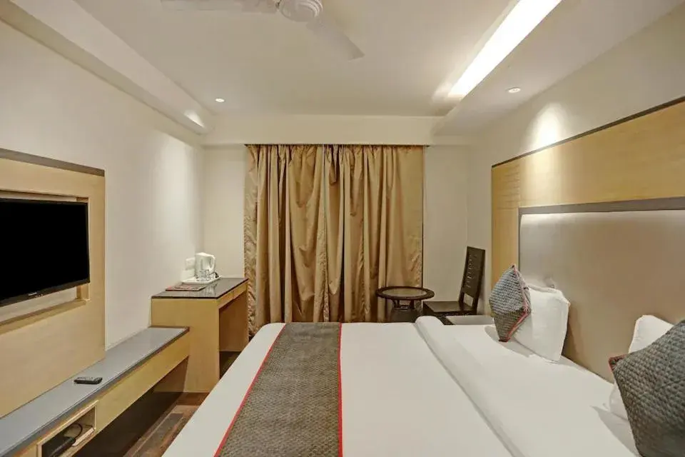 Communal lounge/ TV room, Bed in Hotel Superb 5 Mins Walk From New Delhi Station Communal lounge/ TV room, Bed in Hotel Superb 5 Mins Walk From New Delhi Station