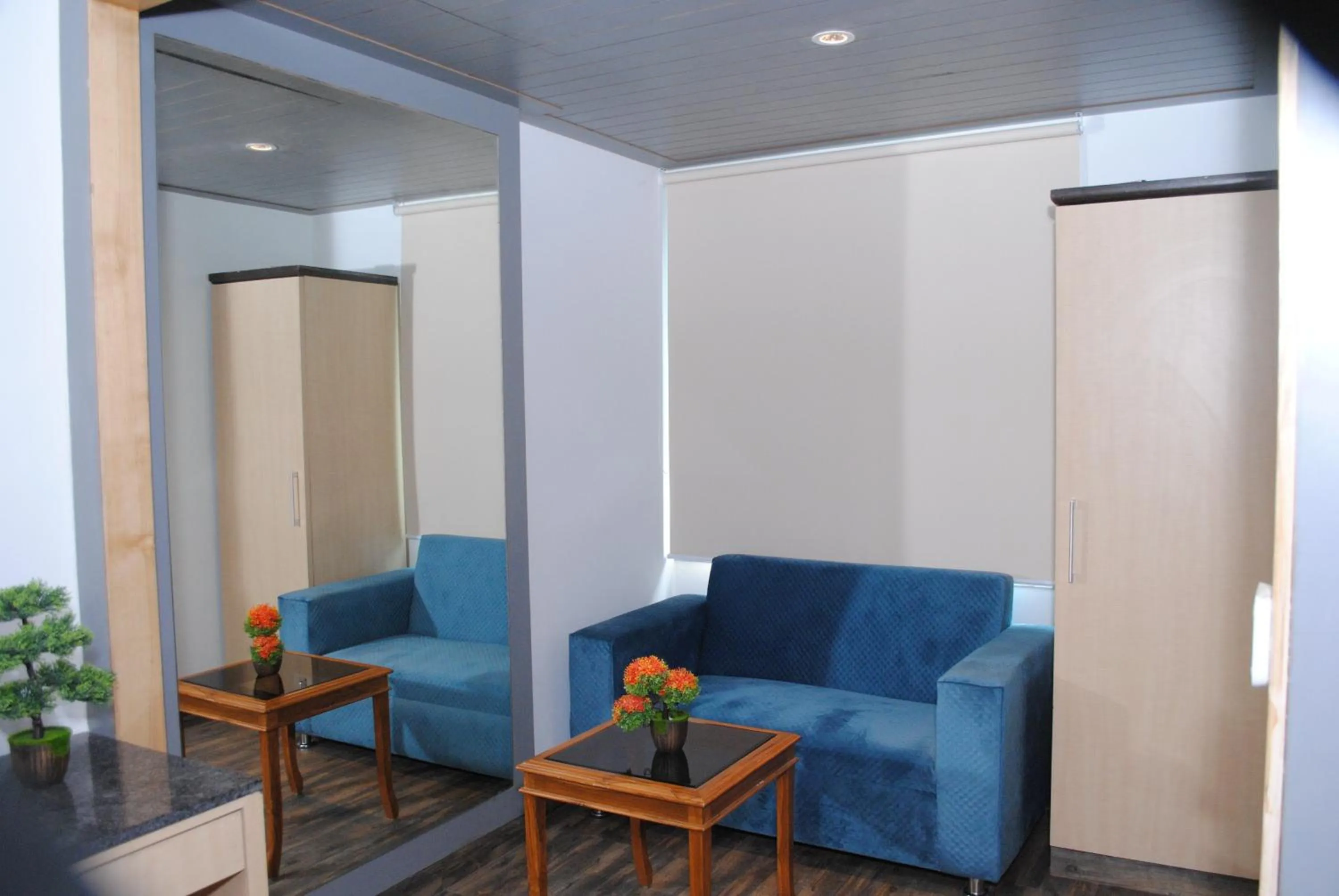 Seating area in Hotel Superb 5 Mins Walk From New Delhi Station