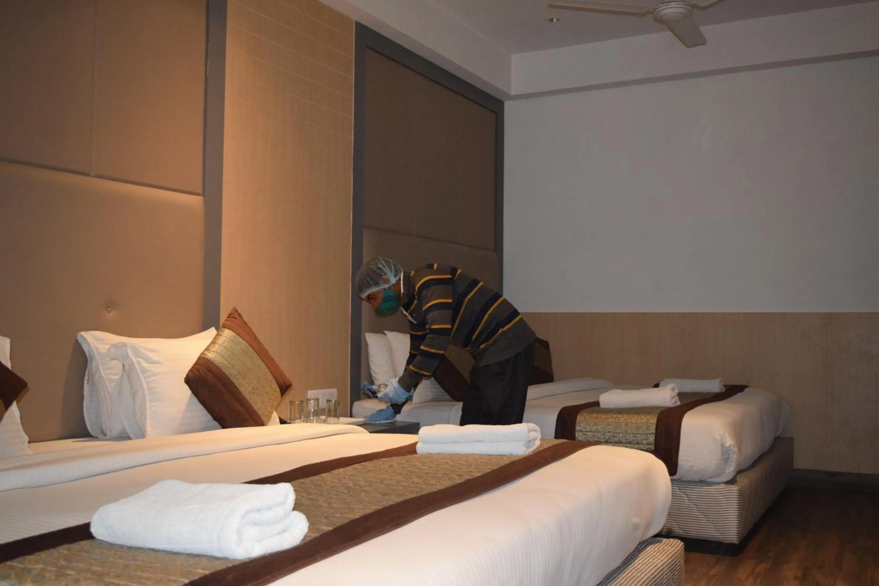 Bedroom, Bed in Hotel Superb 5 Mins Walk From New Delhi Station