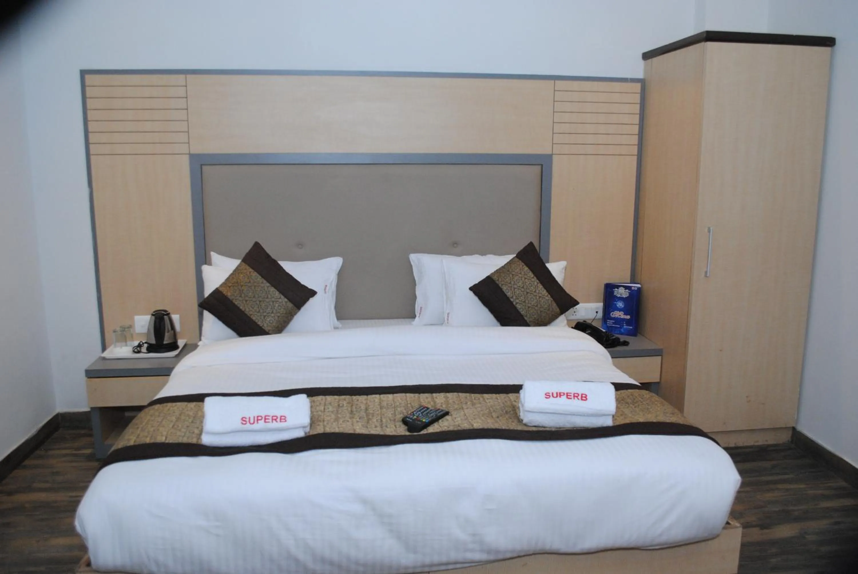 Bedroom, Bed in Hotel Superb 5 Mins Walk From New Delhi Station