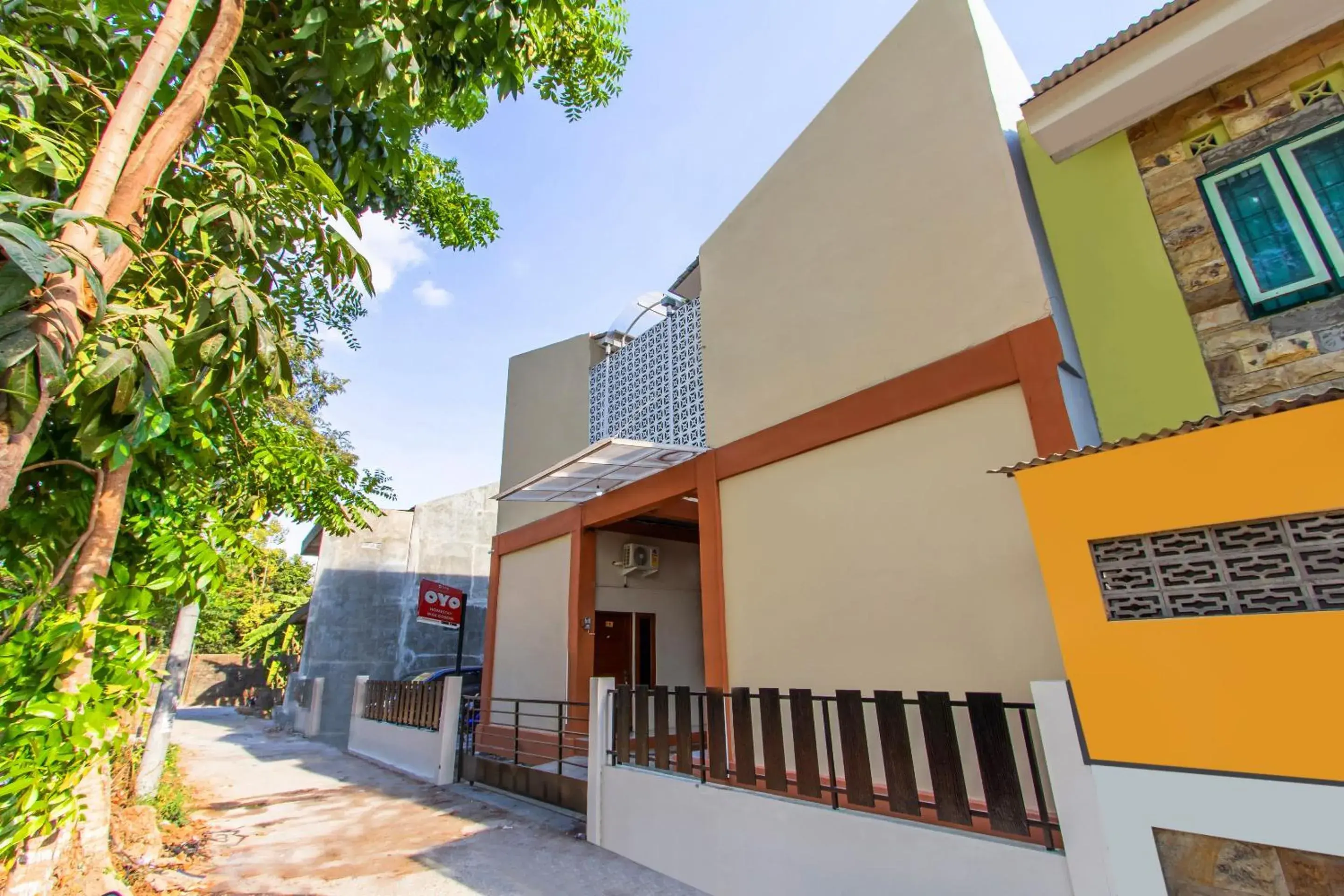 Facade/entrance in Hotel O Homestay Wak Gobenk Facade/entrance in Hotel O Homestay Wak Gobenk