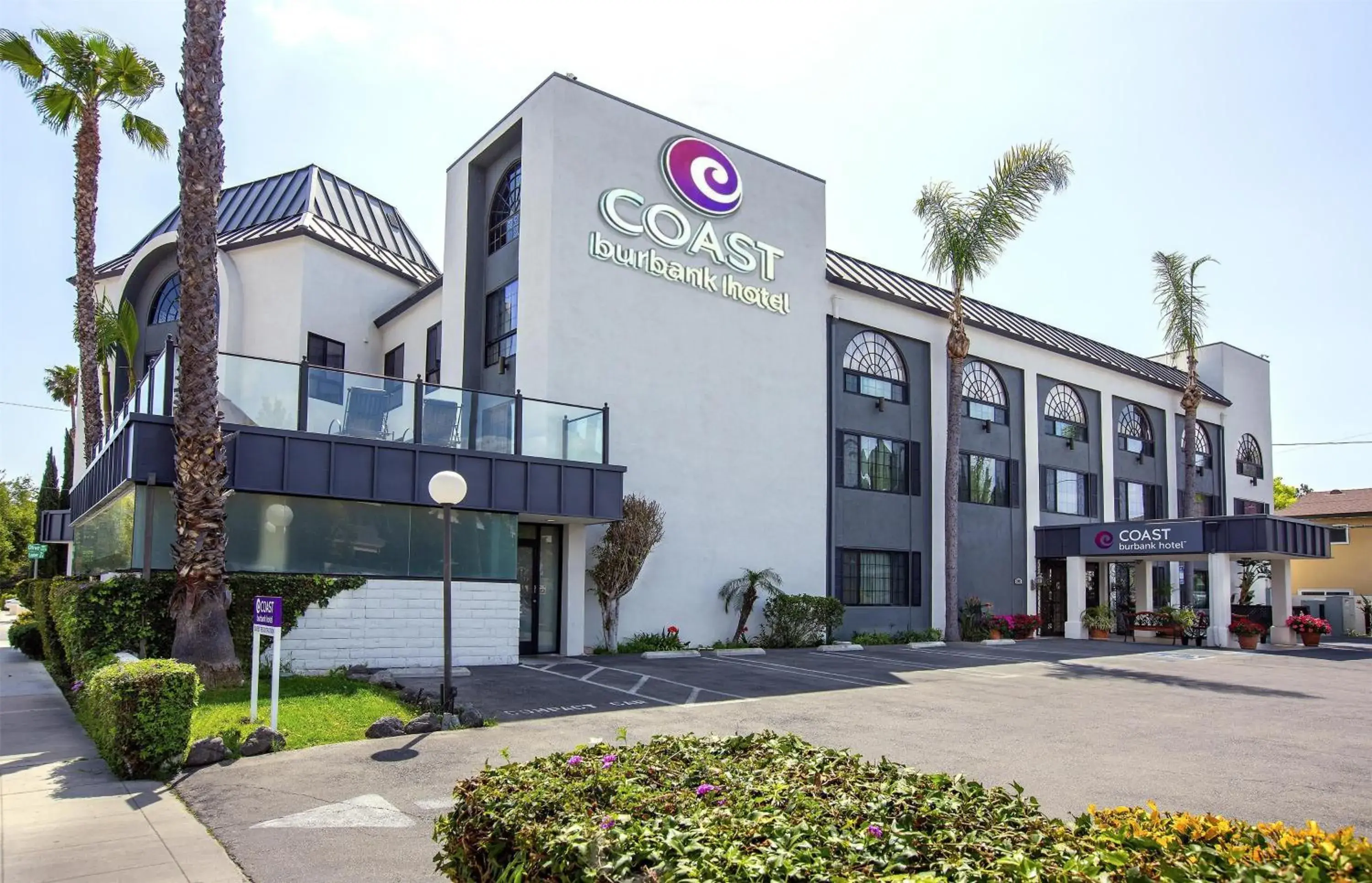 Property building in Coast Burbank Hotel Property building in Coast Burbank Hotel