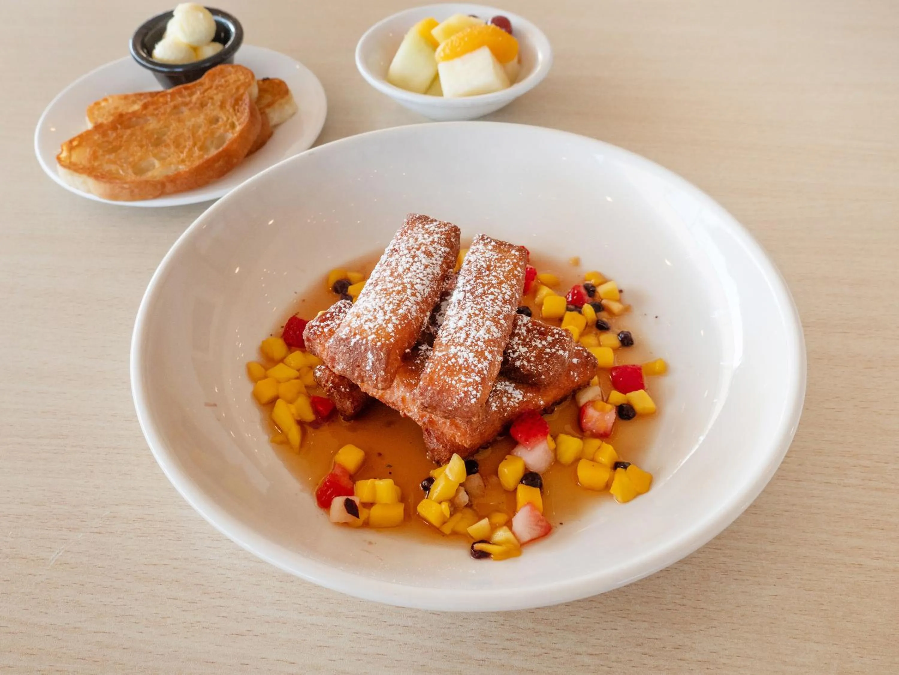 Restaurant/places to eat in Coast Burbank Hotel