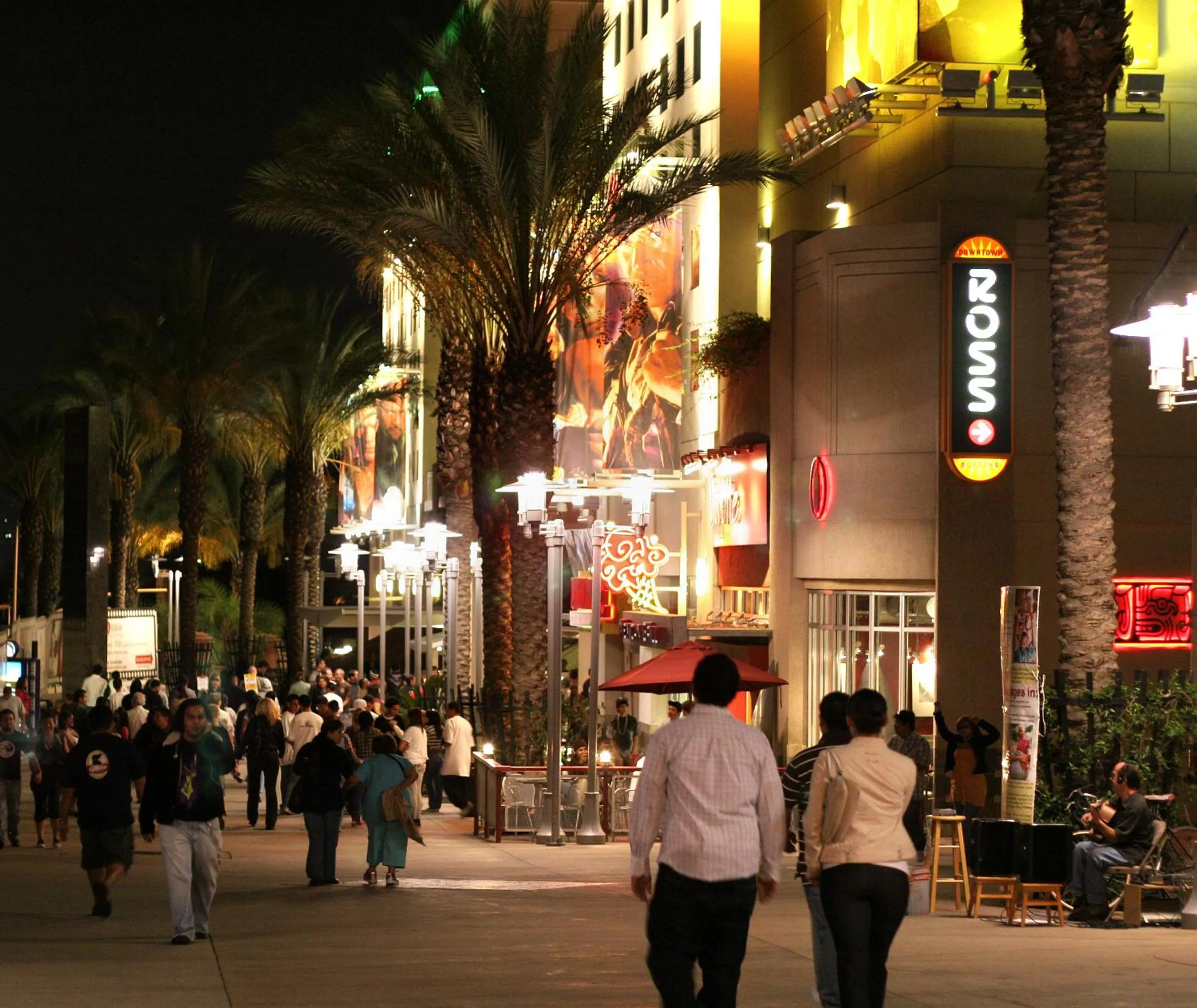 Restaurant/places to eat in Coast Burbank Hotel