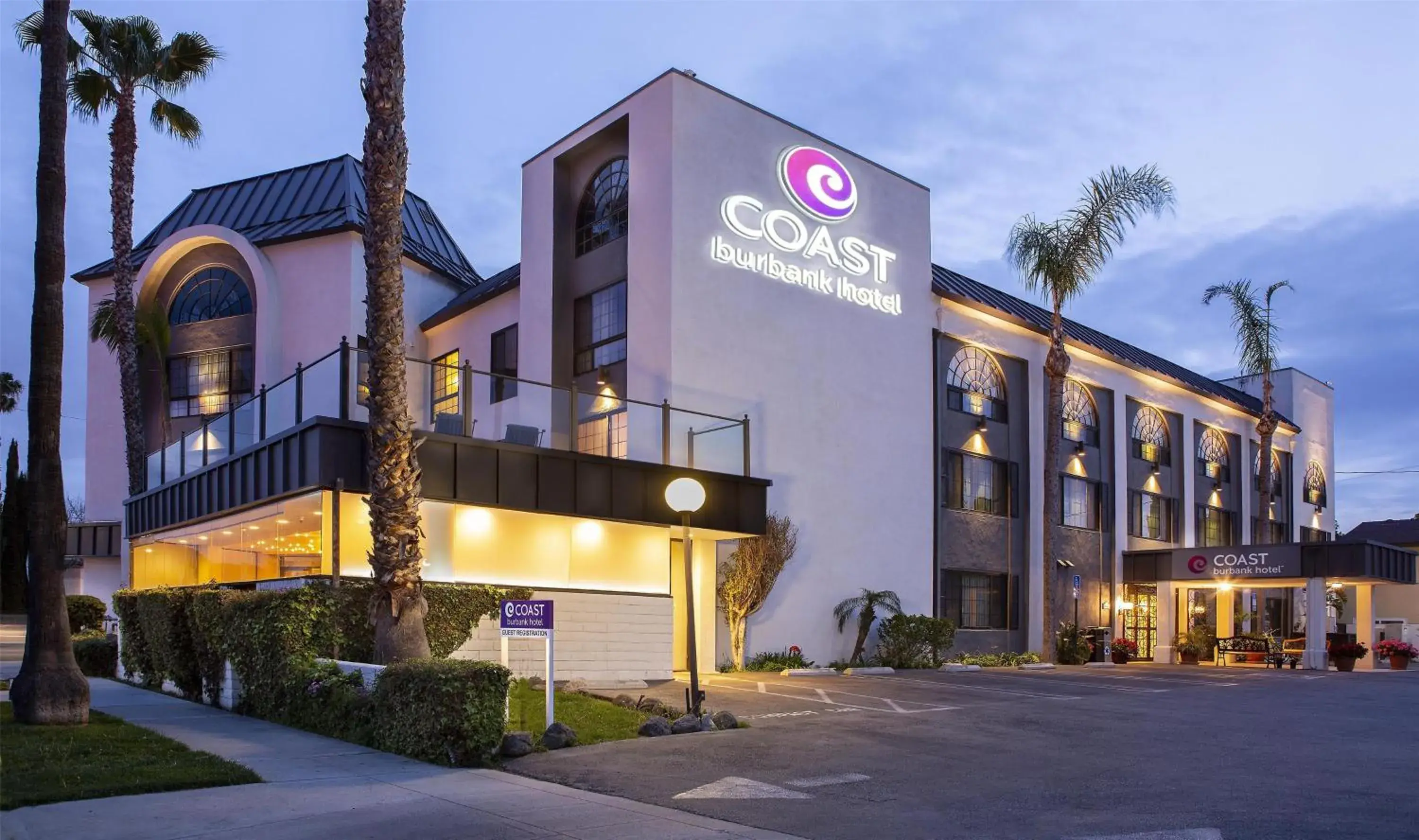 Property building in Coast Burbank Hotel Property building in Coast Burbank Hotel