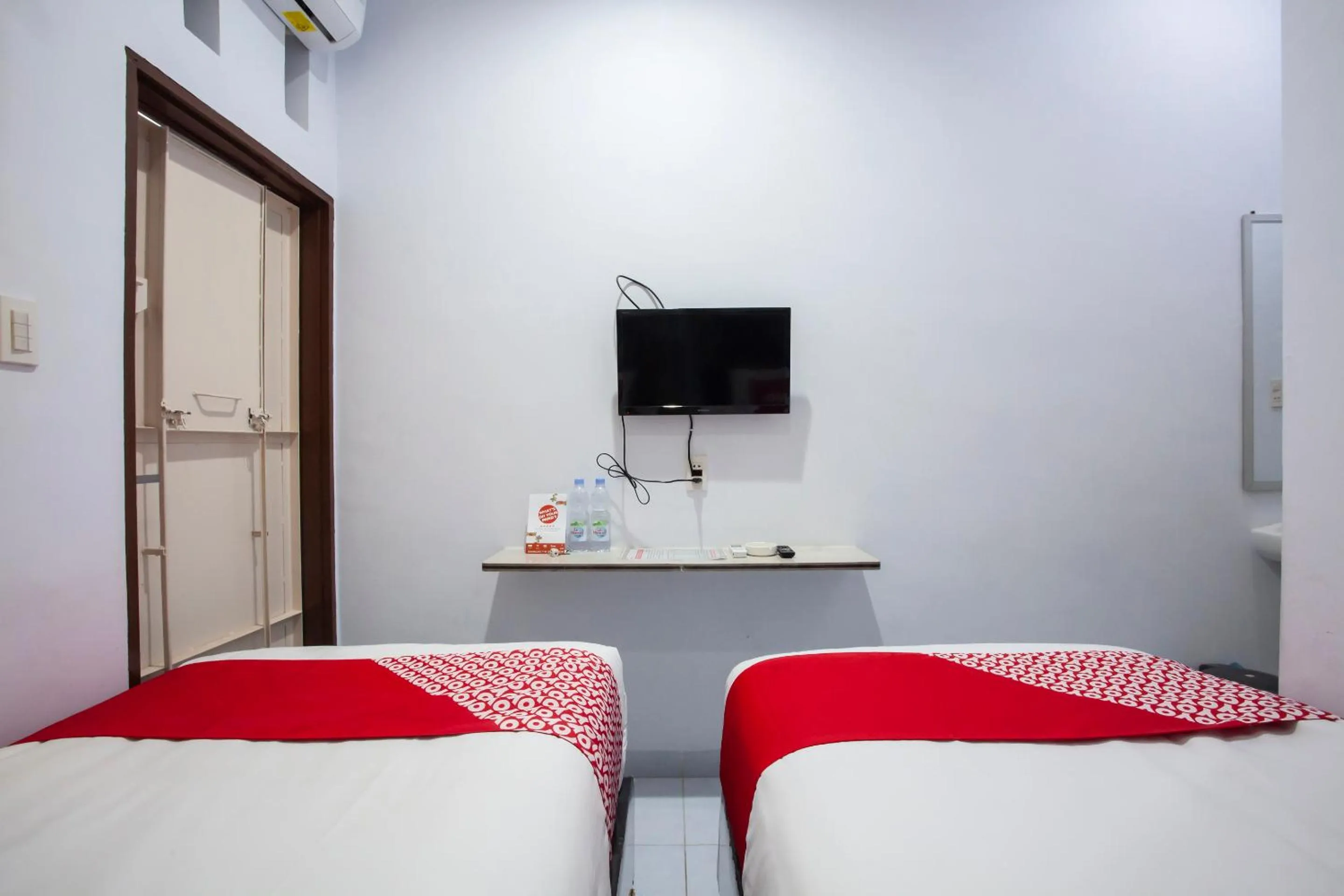 Bedroom in OYO 1764 Sopou Penginapan Rinal & Tuah