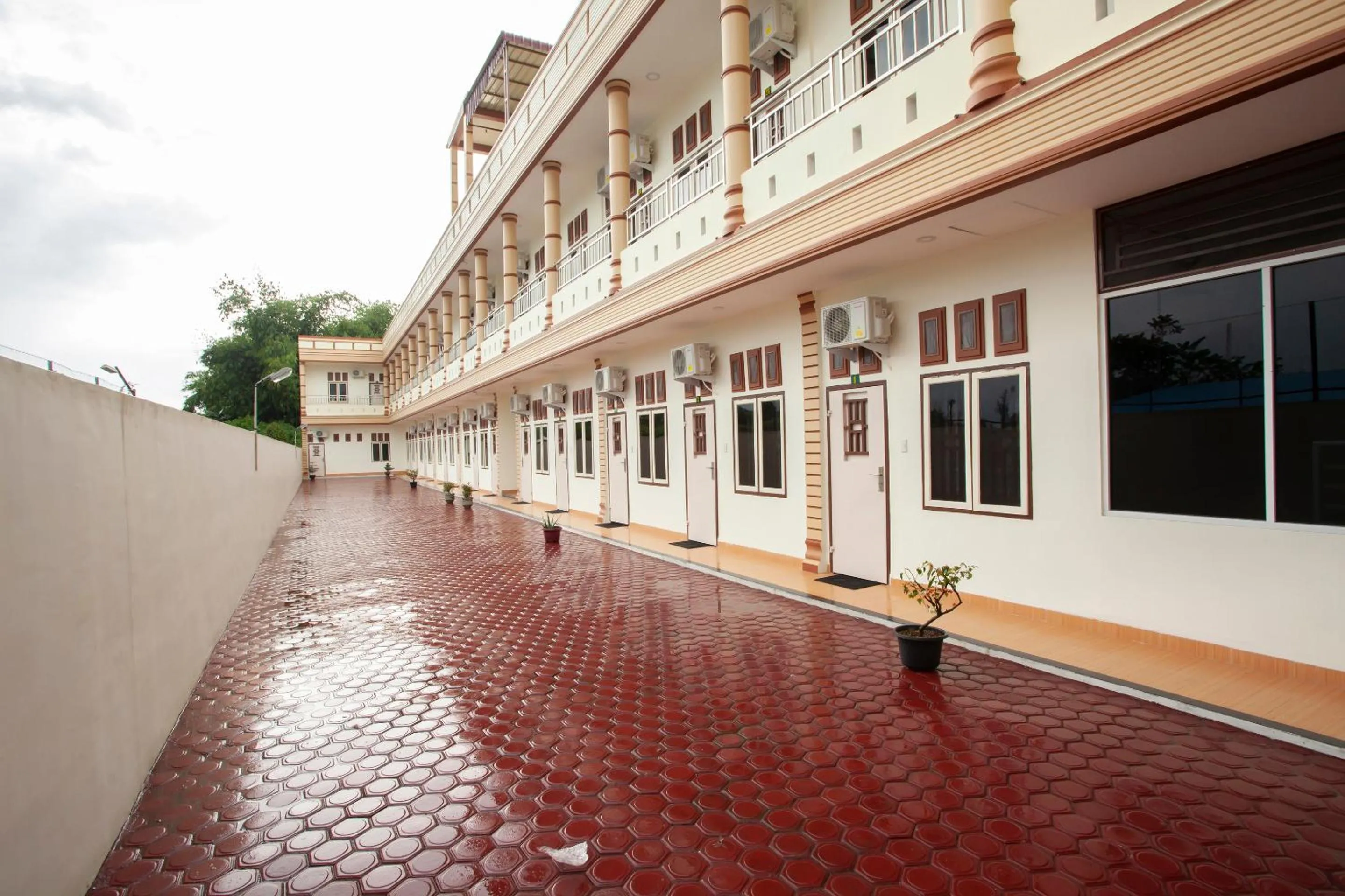 Balcony/Terrace in OYO 1764 Sopou Penginapan Rinal & Tuah