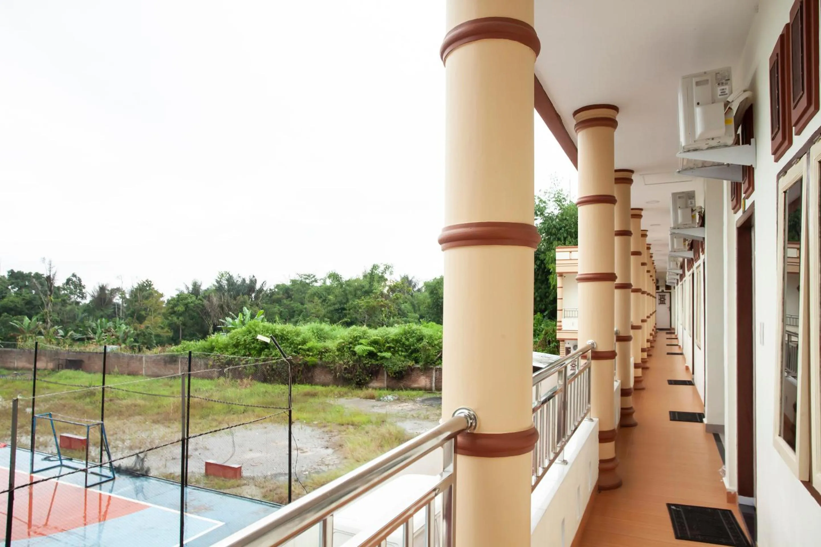Balcony/Terrace in OYO 1764 Sopou Penginapan Rinal & Tuah