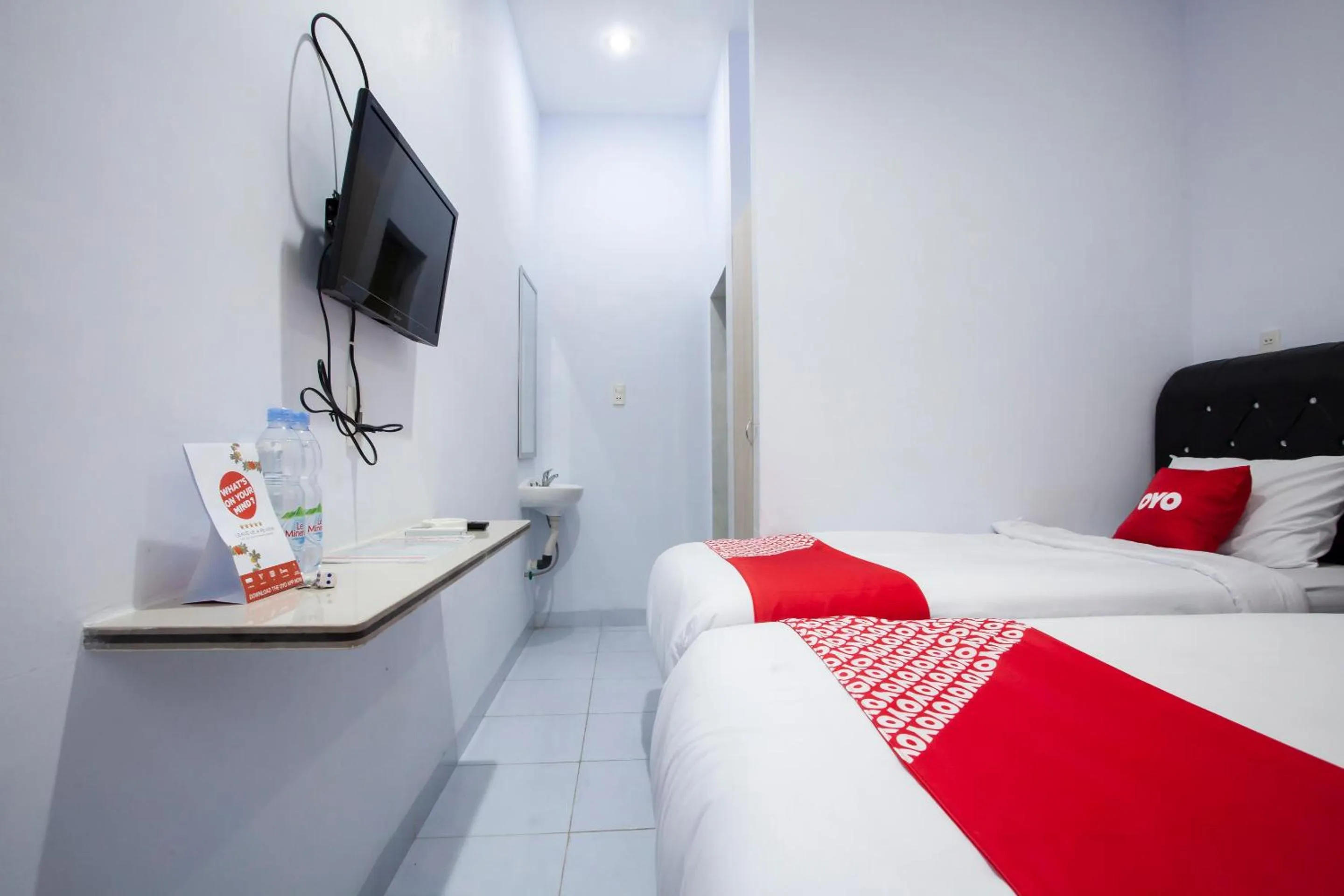 Photo of the whole room in OYO 1764 Sopou Penginapan Rinal & Tuah