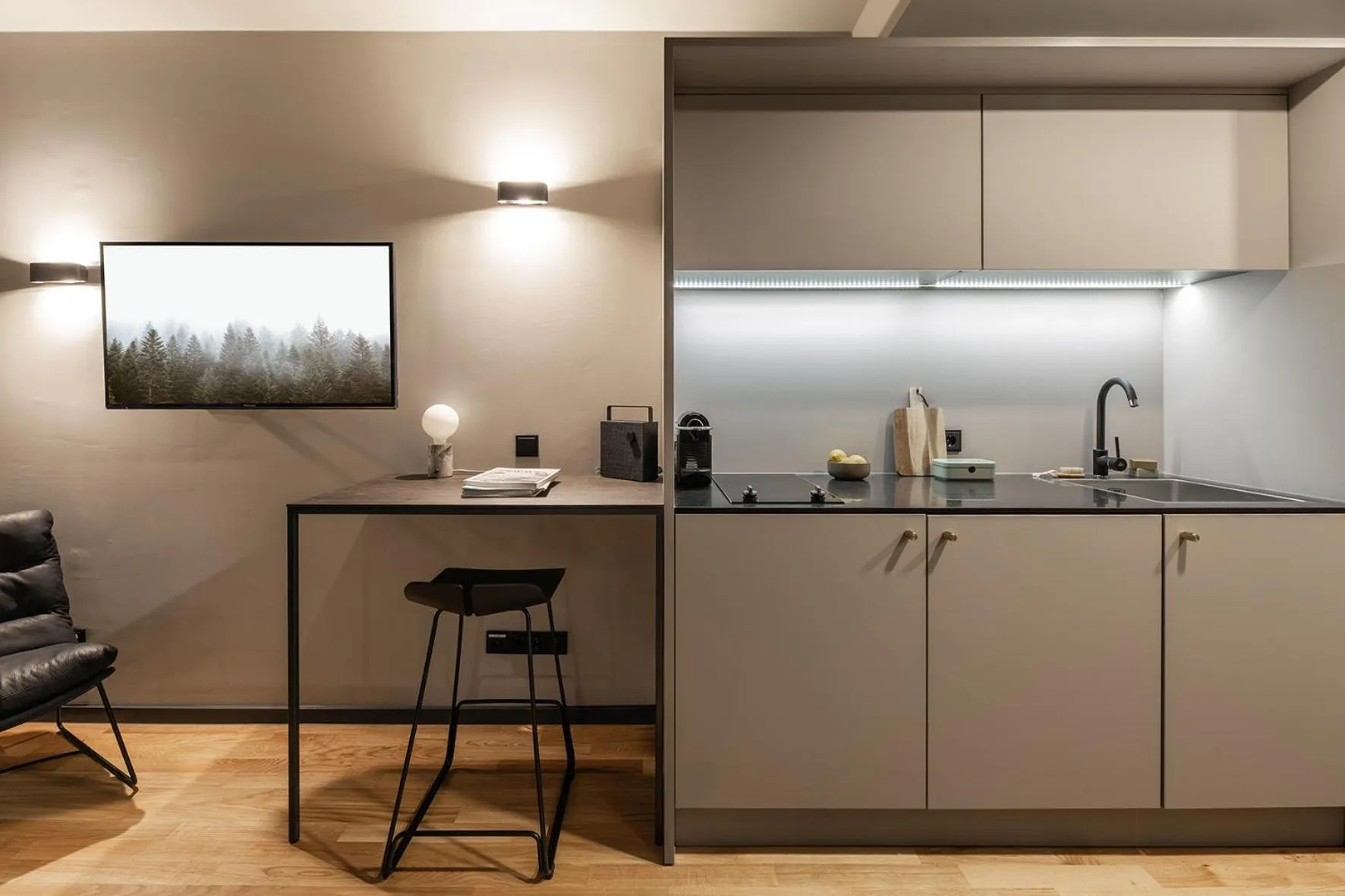 Kitchen or kitchenette in ipartment Frankfurt Airport