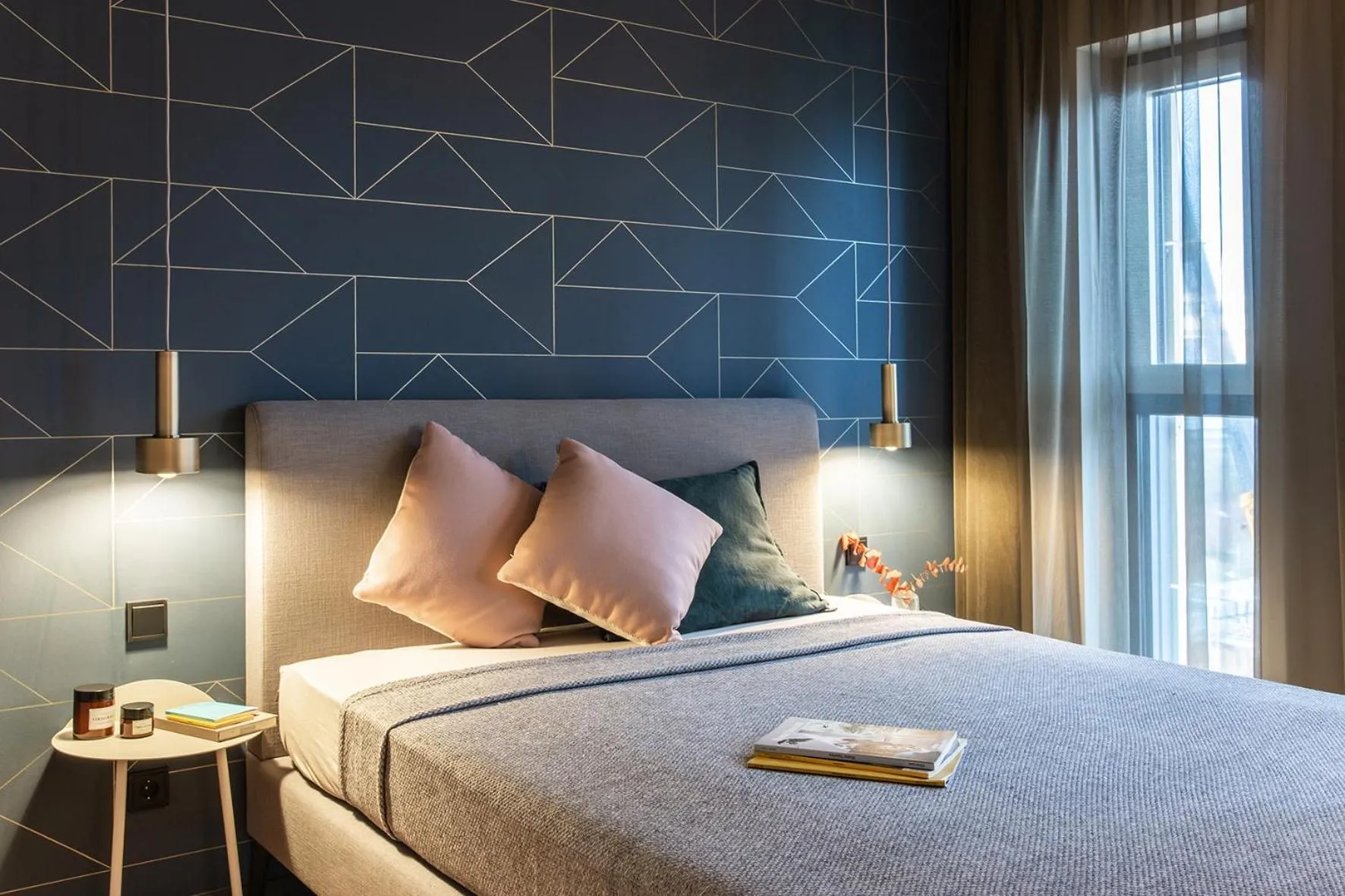 Bed in ipartment Frankfurt Airport