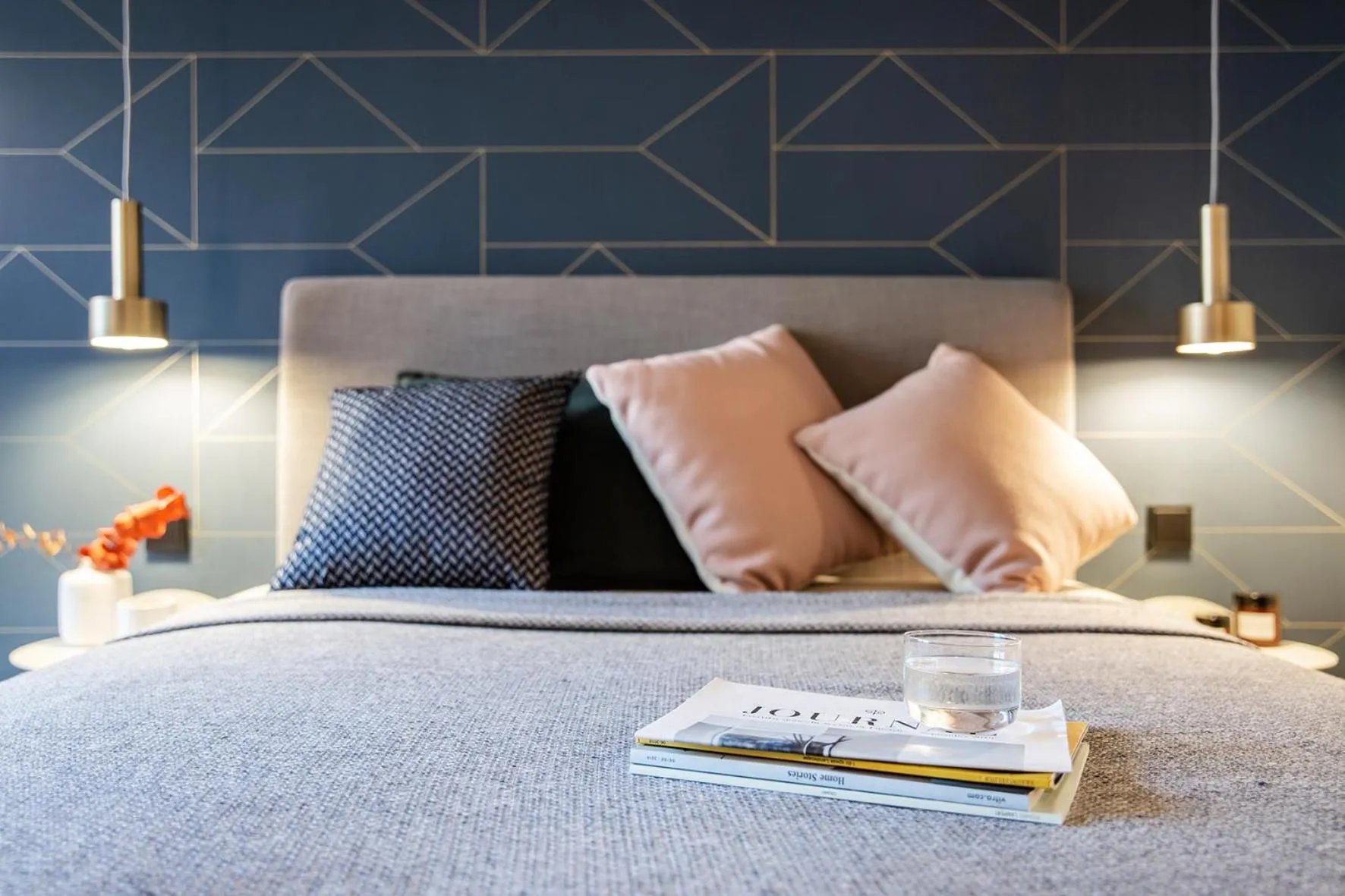 Bed in ipartment Frankfurt Airport