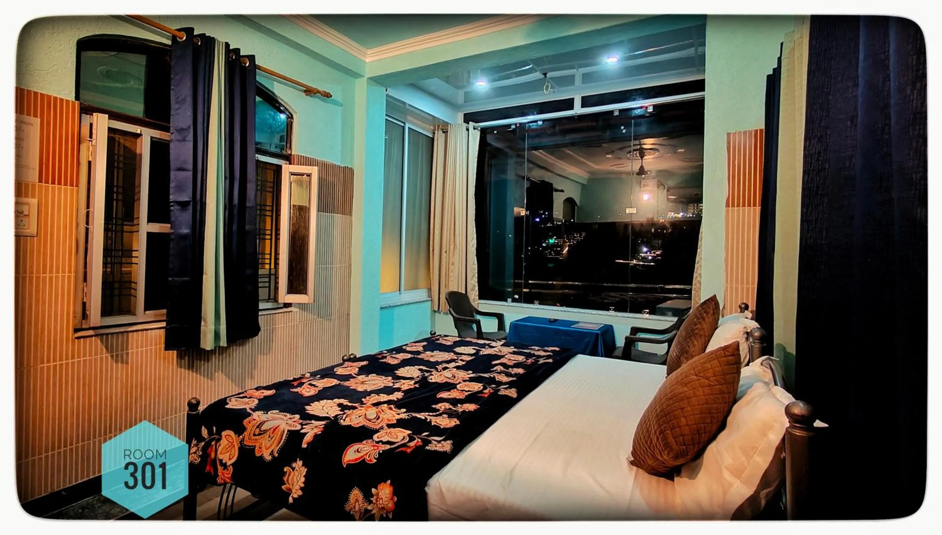 Living room, Bed in Shri Ganga View Guest House