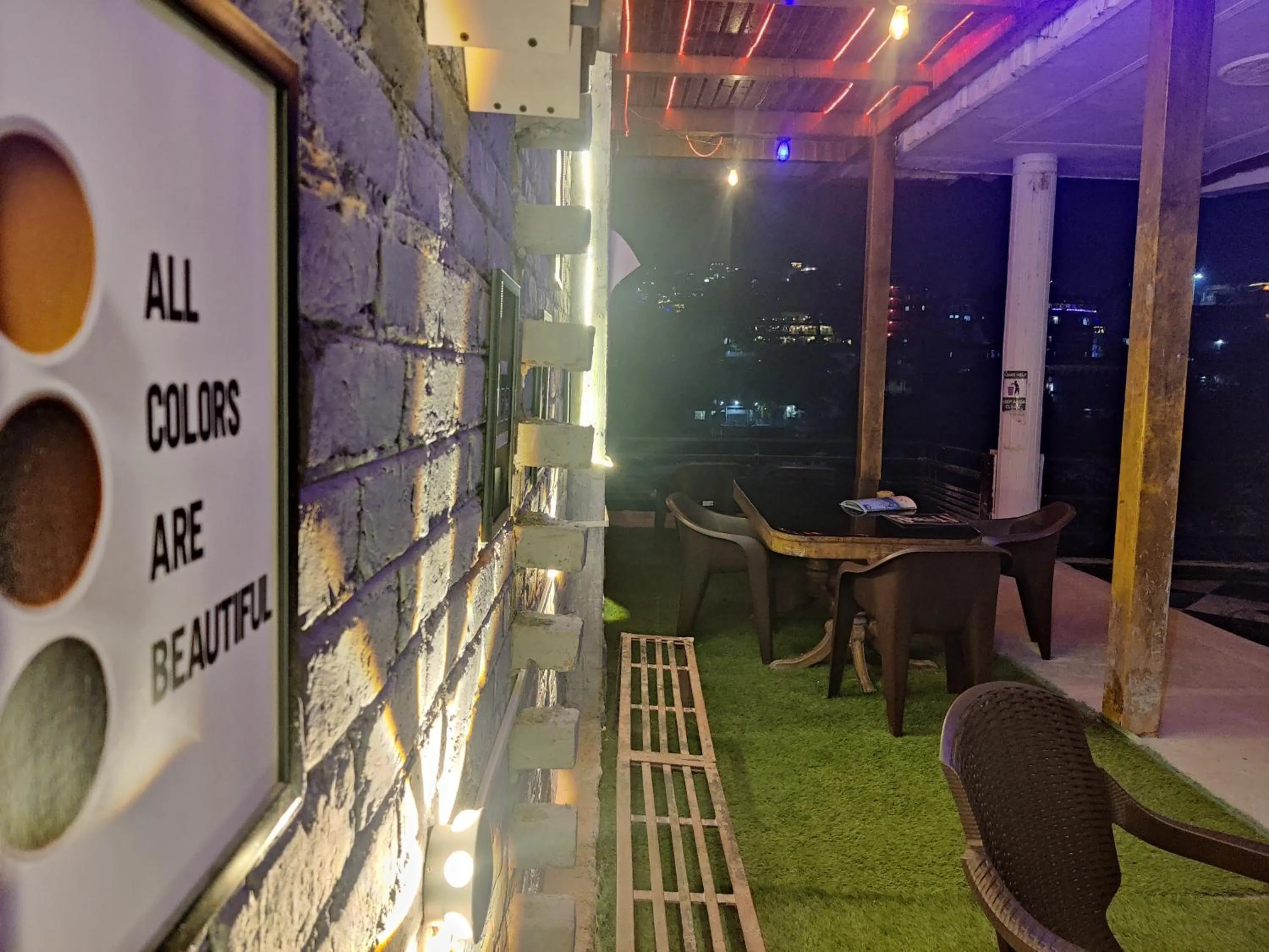 Seating area in Shri Ganga View Guest House