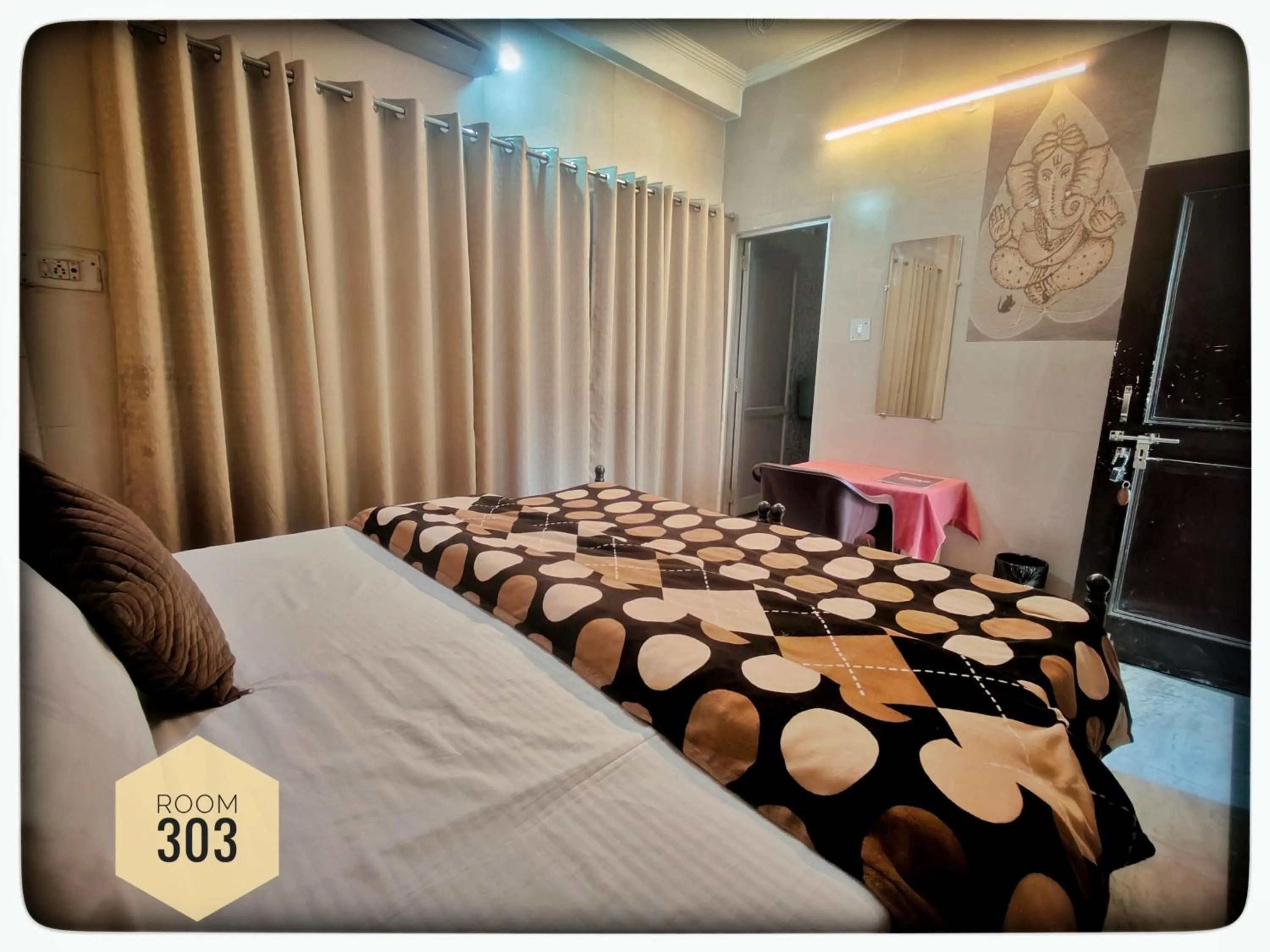 Bed in Shri Ganga View Guest House