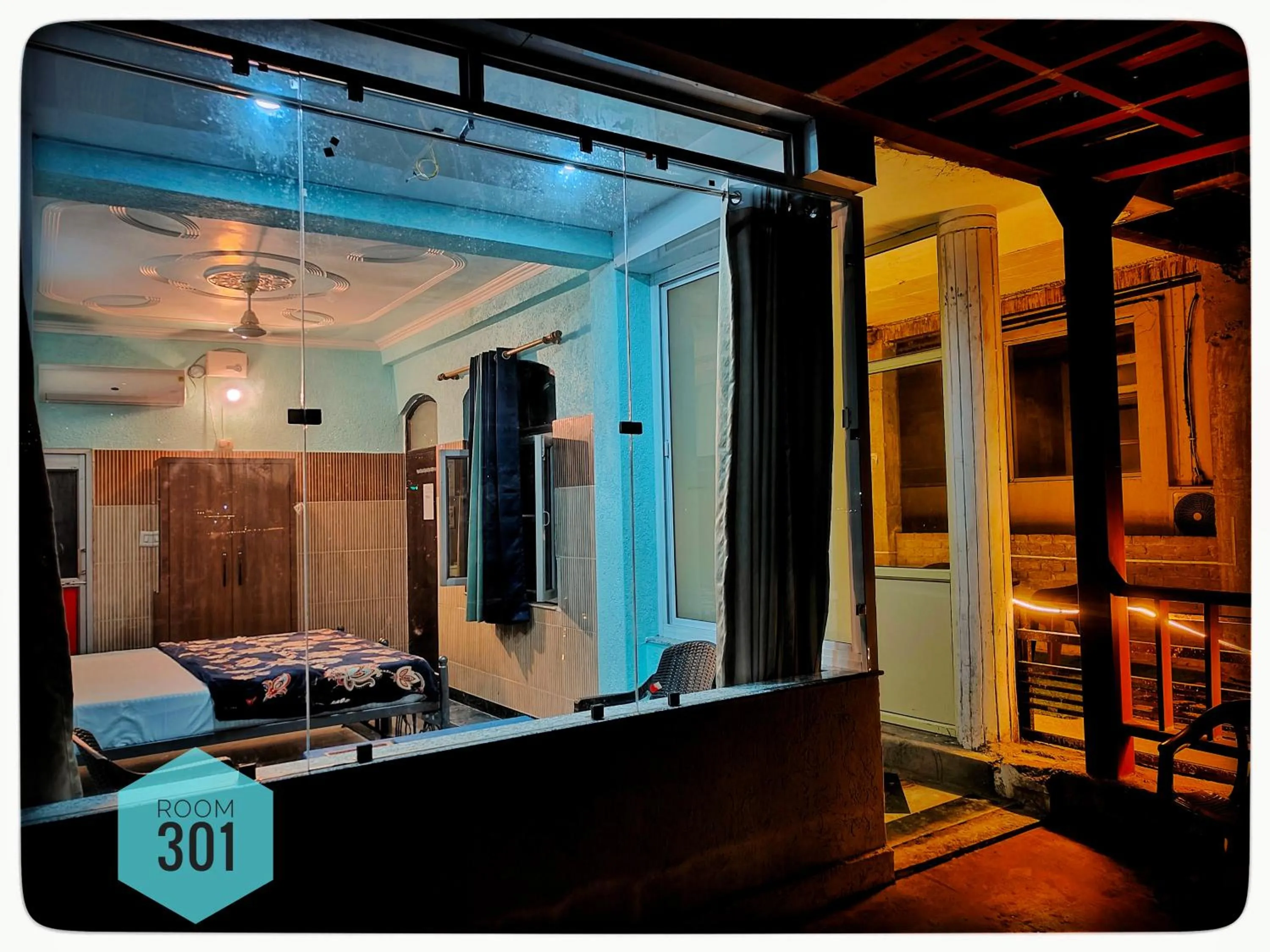 Photo of the whole room, Bed in Shri Ganga View Guest House