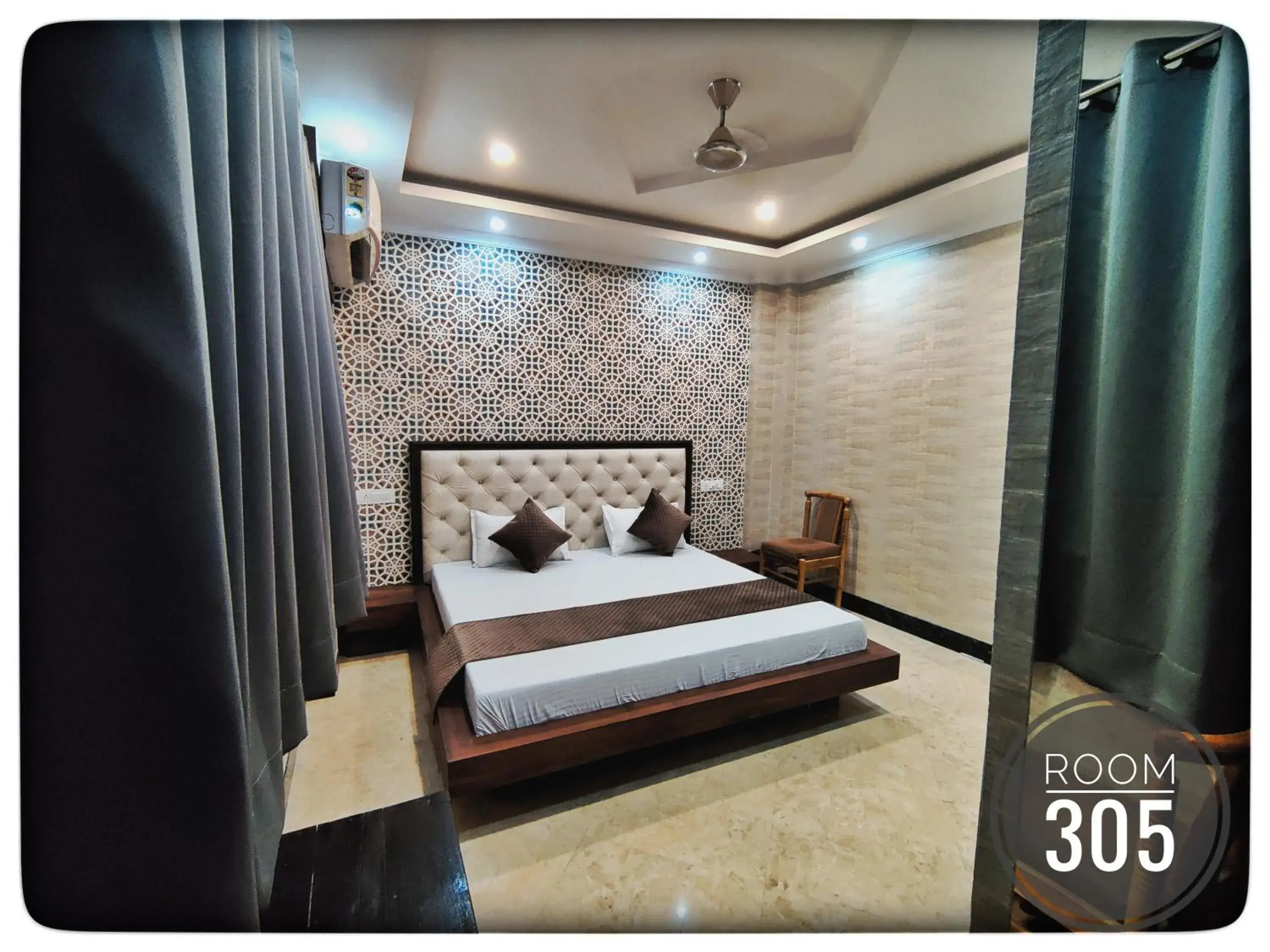 Bed in Hotel Ganga View Bed in Hotel Ganga View