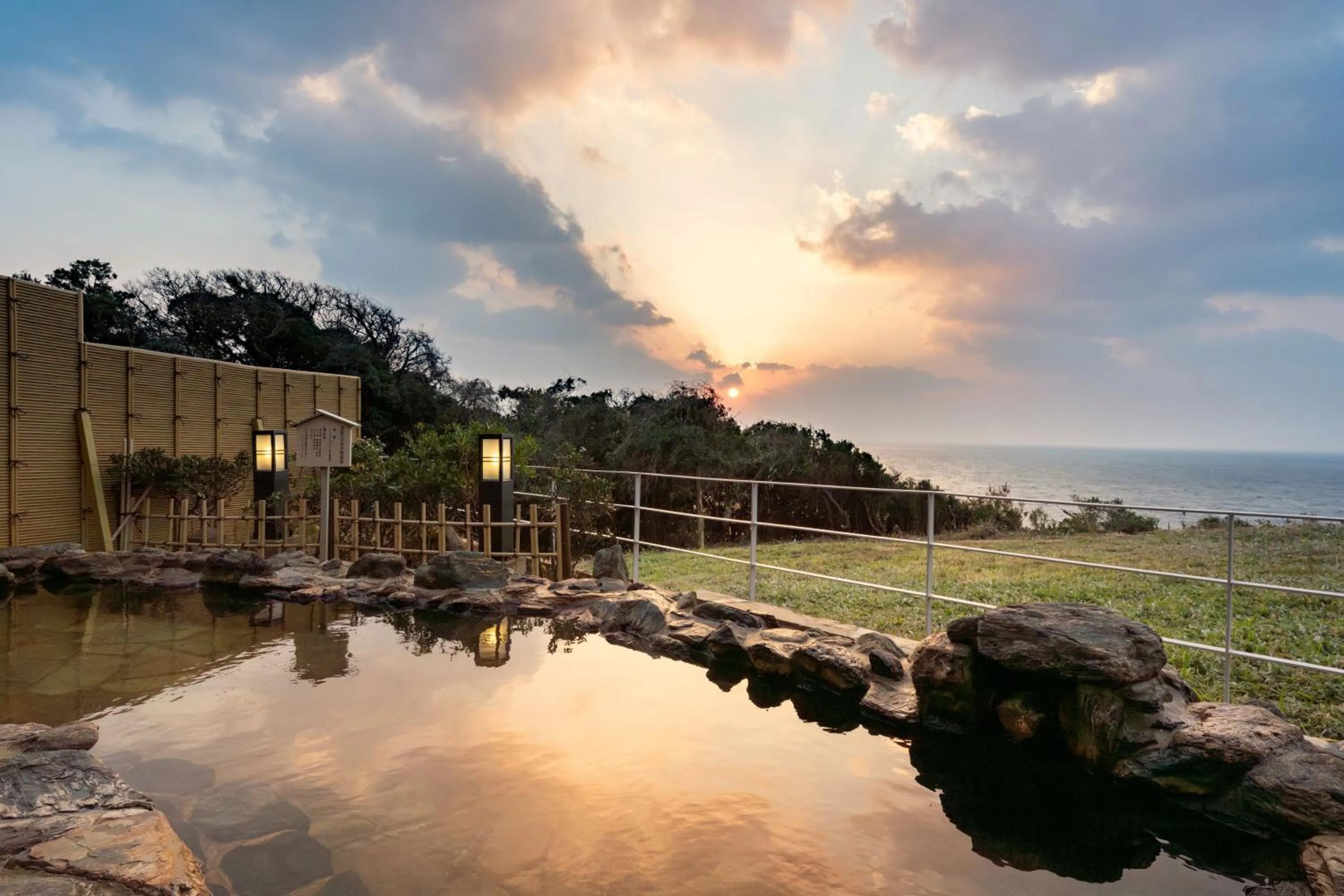 Open Air Bath in KAMENOI HOTEL Genkainada