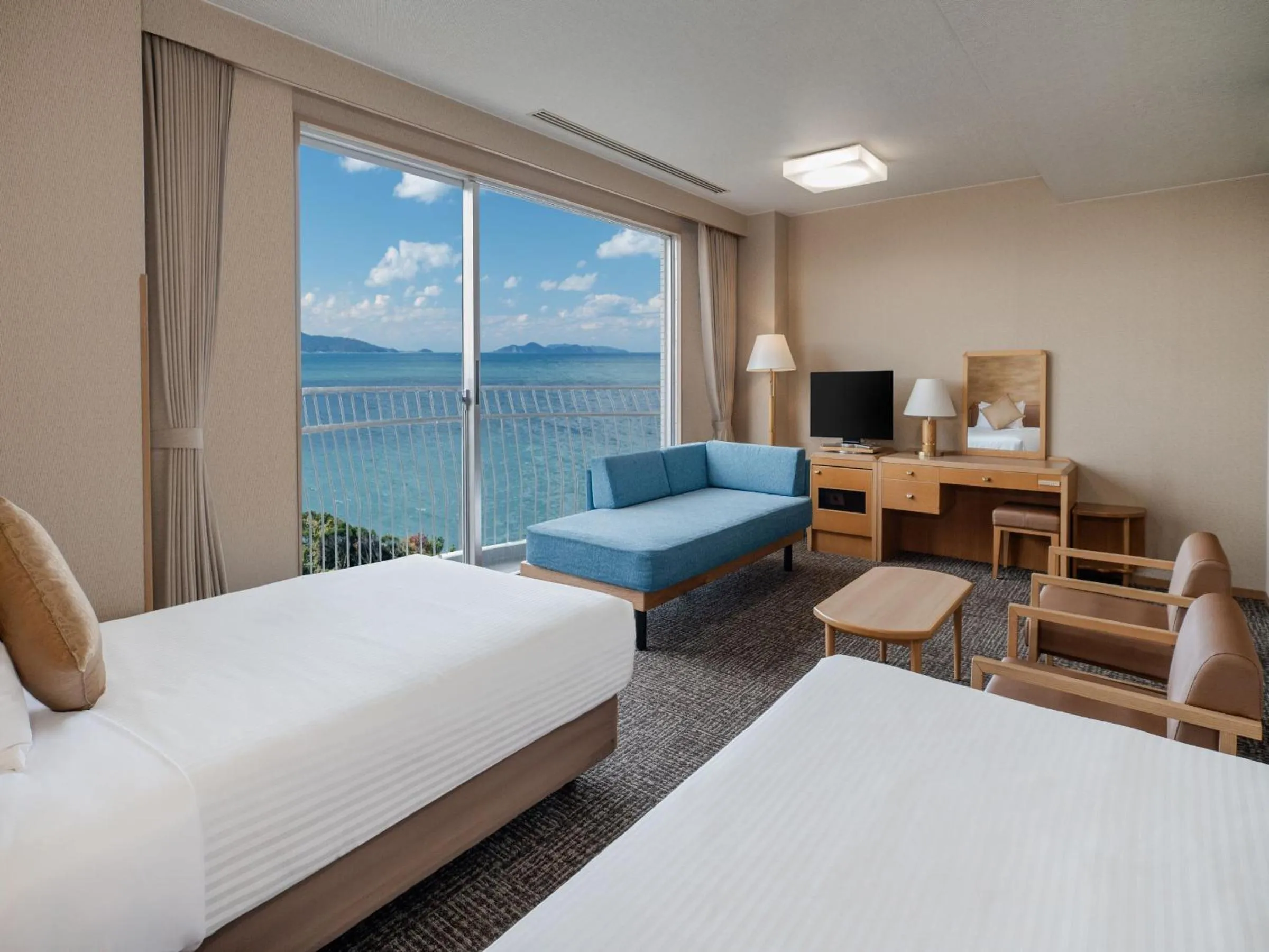 Photo of the whole room, Bed in KAMENOI HOTEL Genkainada