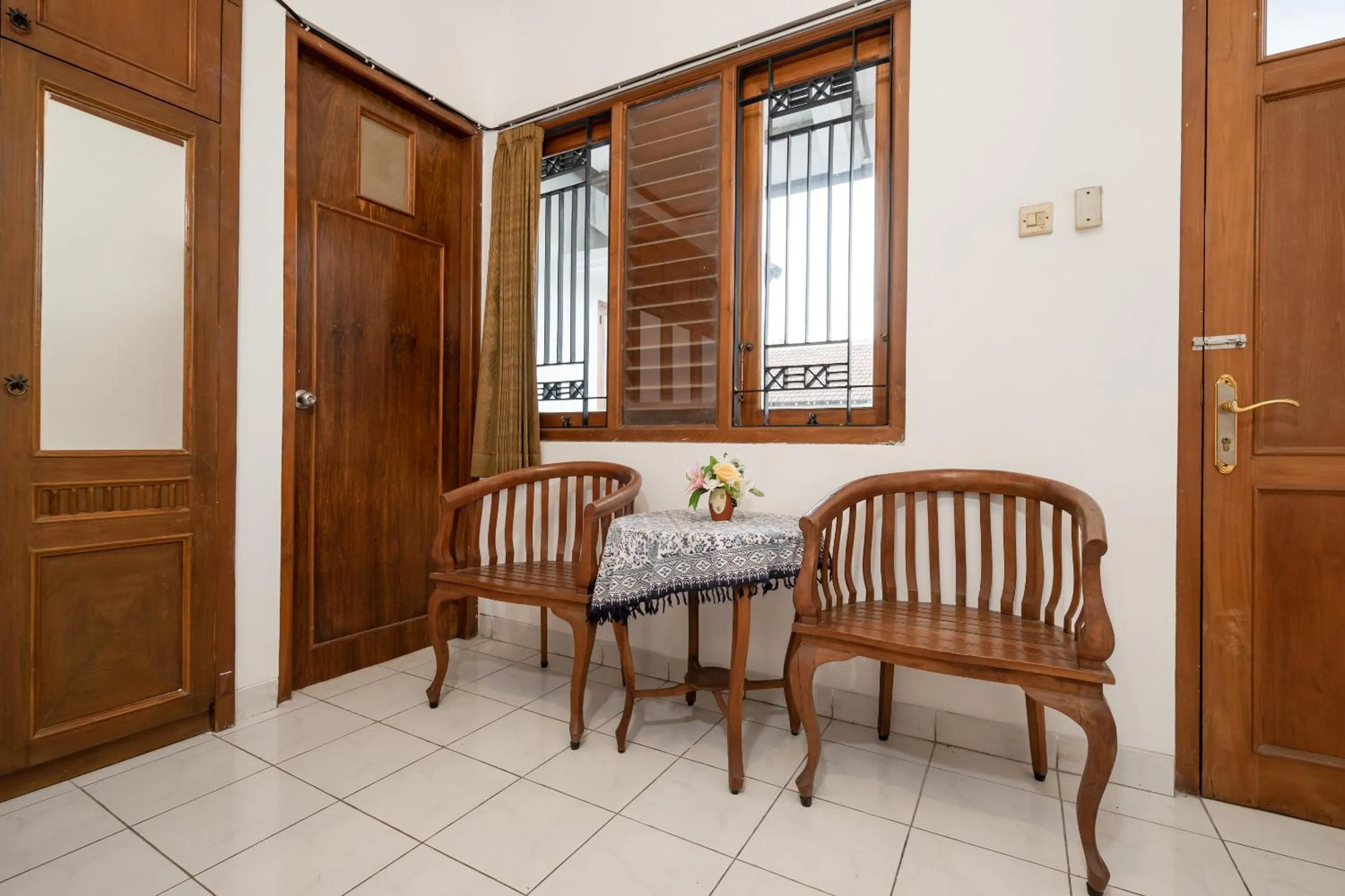 Seating area in Hotel O Omah Duwet