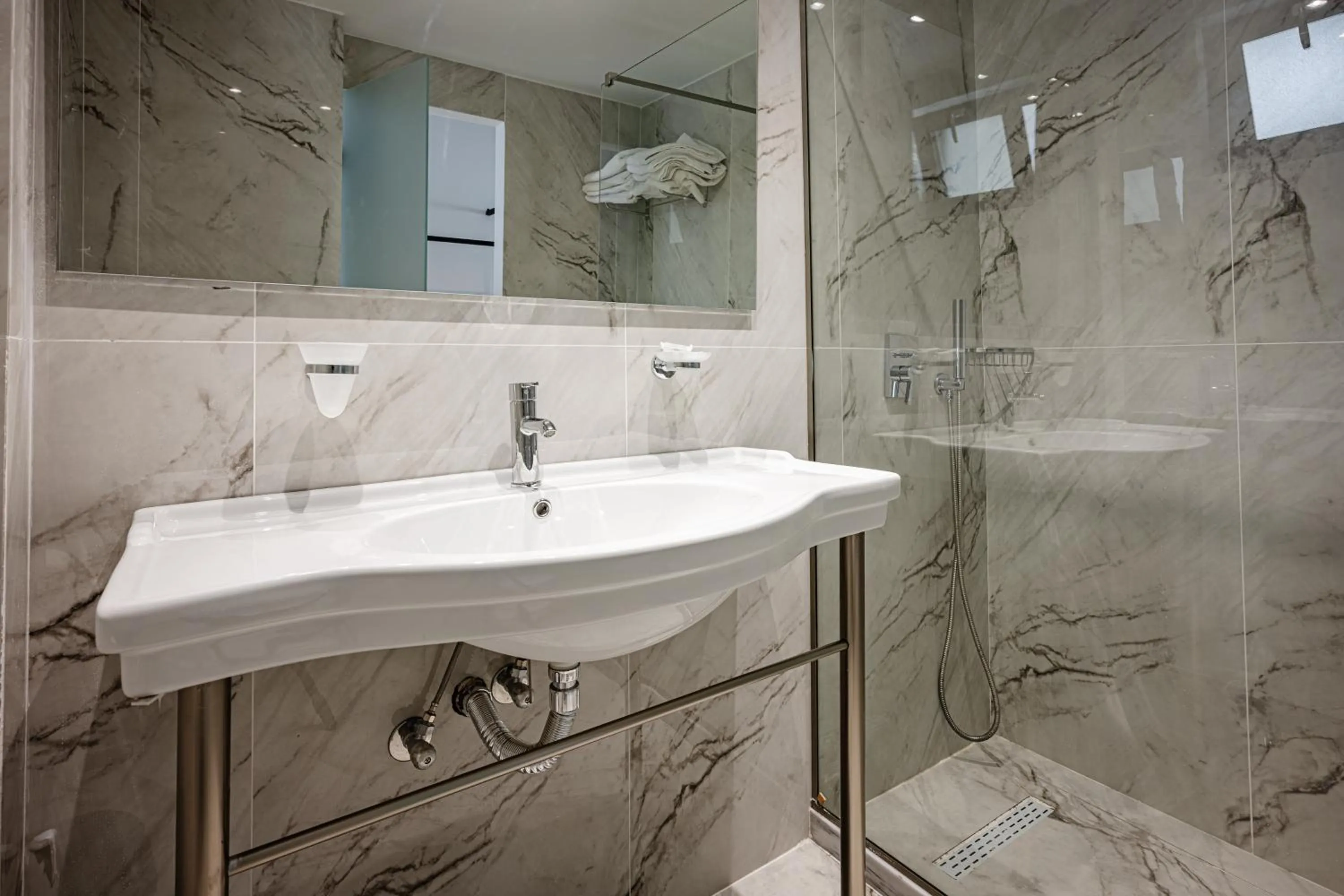 Bathroom in Caretta Paradise Resort & WaterPark