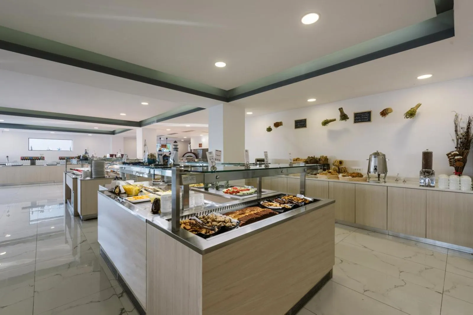 Restaurant/places to eat in Caretta Paradise Resort & WaterPark