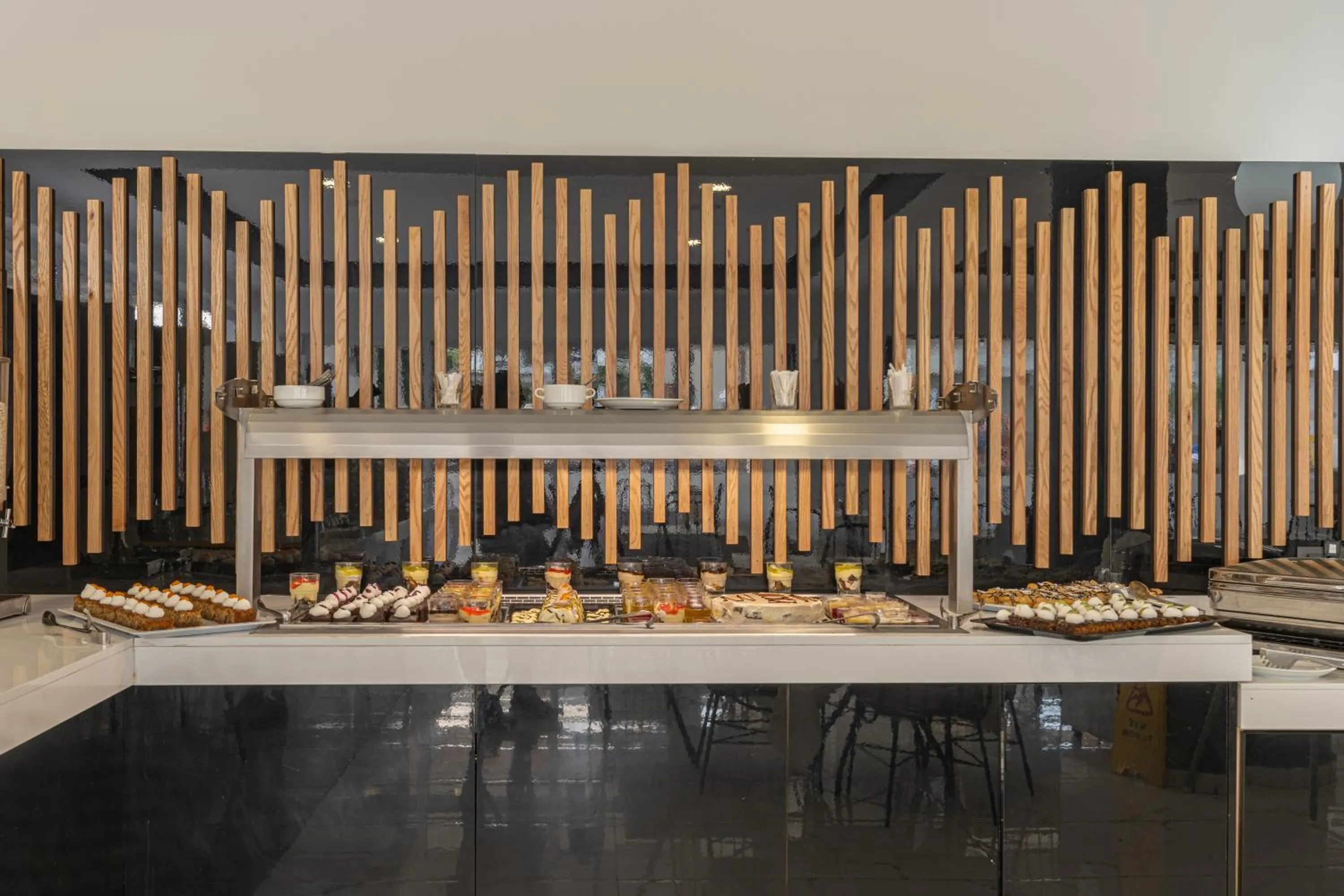 Restaurant/places to eat in Caretta Paradise Resort & WaterPark