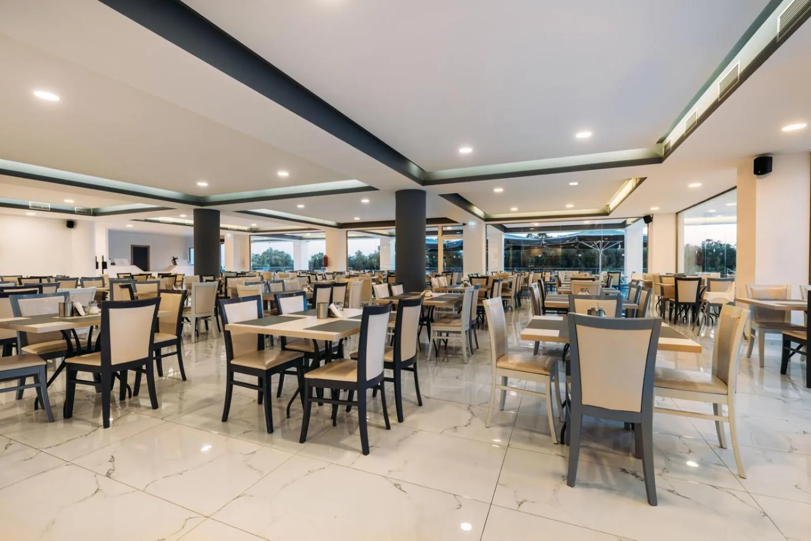 Restaurant/places to eat in Caretta Paradise Resort & WaterPark