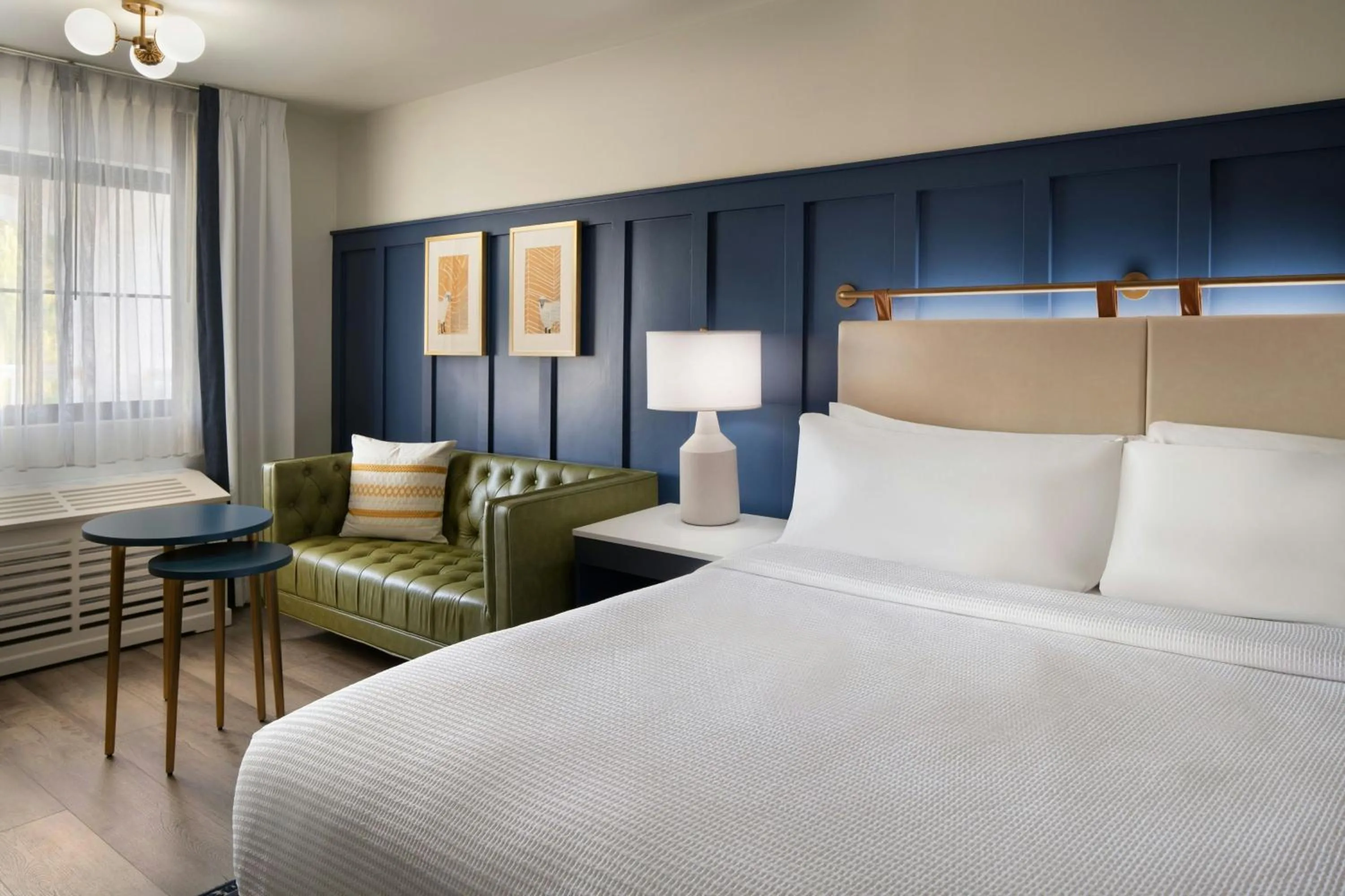 Photo of the whole room, Bed in Tiller House, Laguna Hills, a Tribute Portfolio Hotel