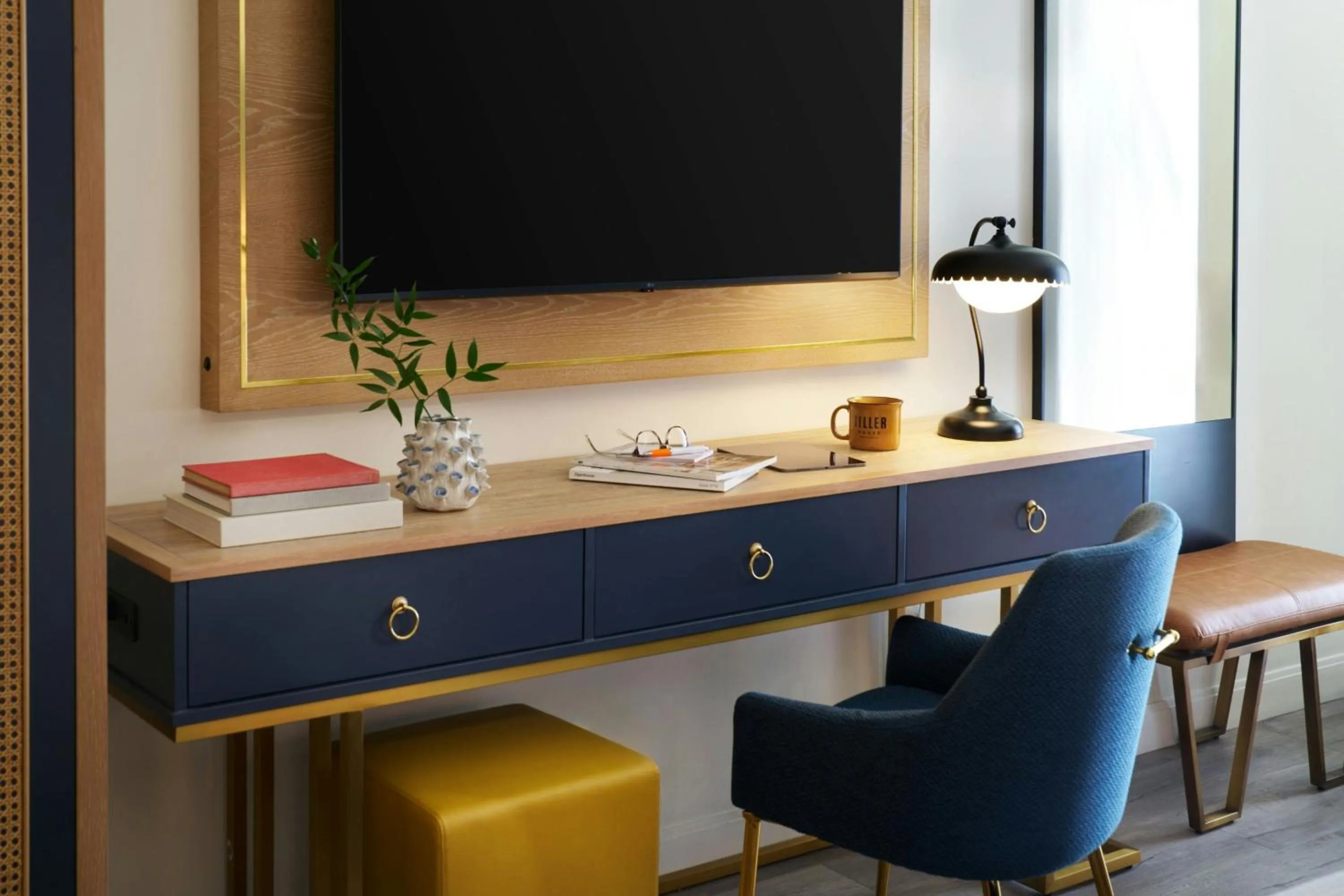 Photo of the whole room in Tiller House, Laguna Hills, a Tribute Portfolio Hotel