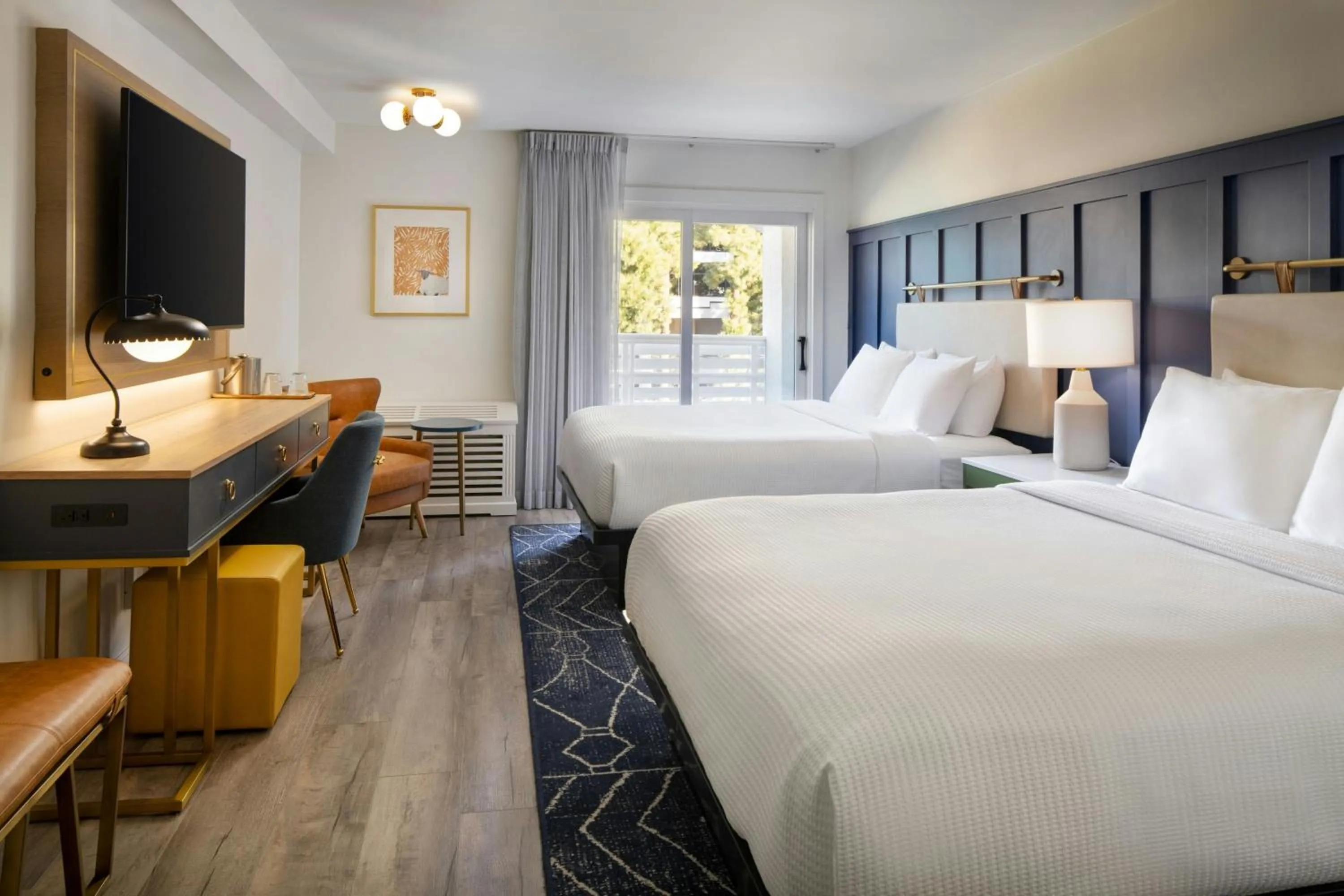 Photo of the whole room, Bed in Tiller House, Laguna Hills, a Tribute Portfolio Hotel