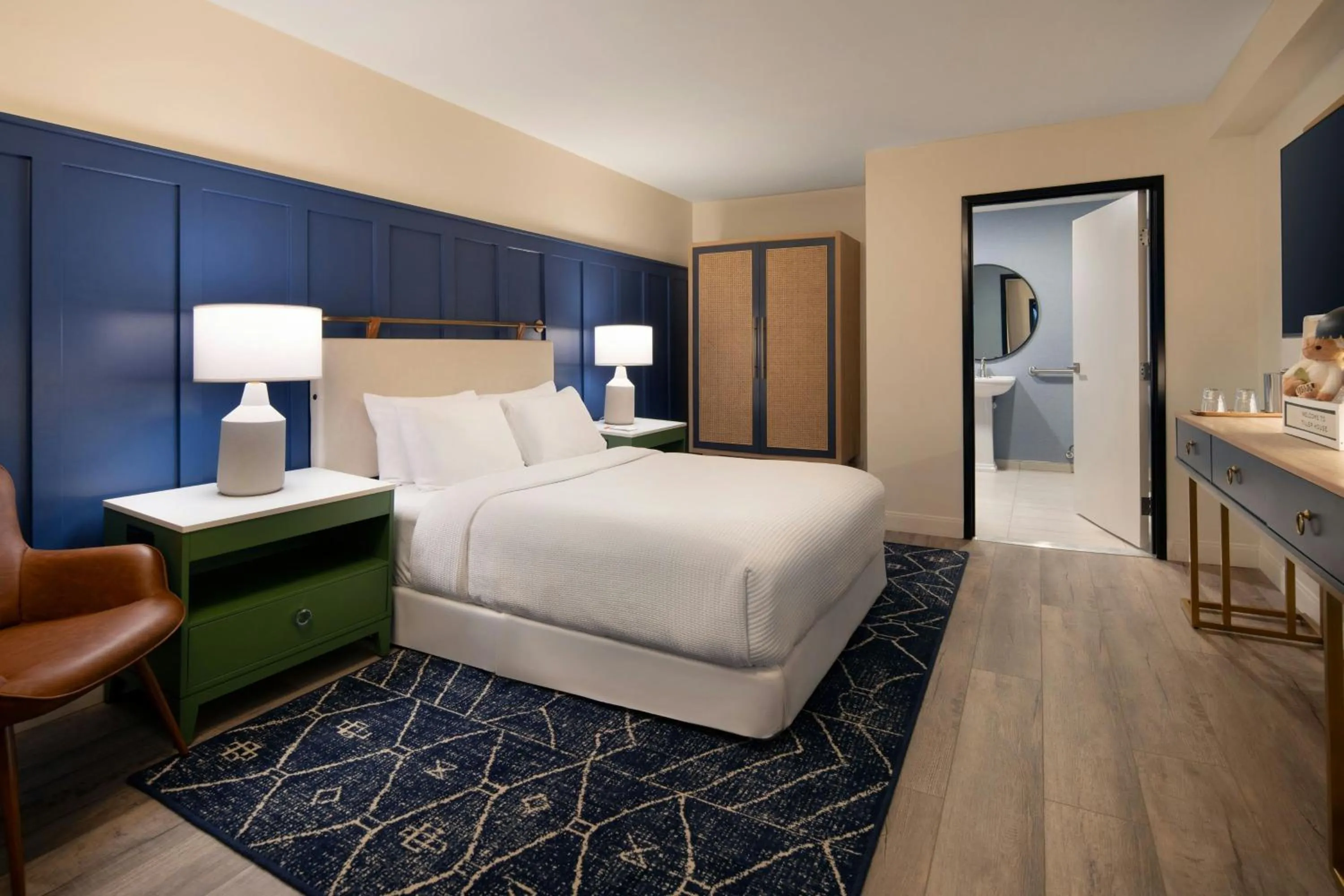 Photo of the whole room, Bed in Tiller House, Laguna Hills, a Tribute Portfolio Hotel