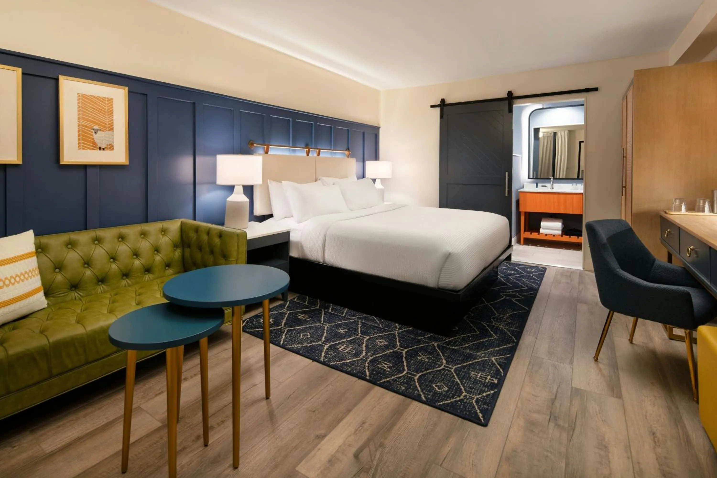 Photo of the whole room, Bed in Tiller House, Laguna Hills, a Tribute Portfolio Hotel