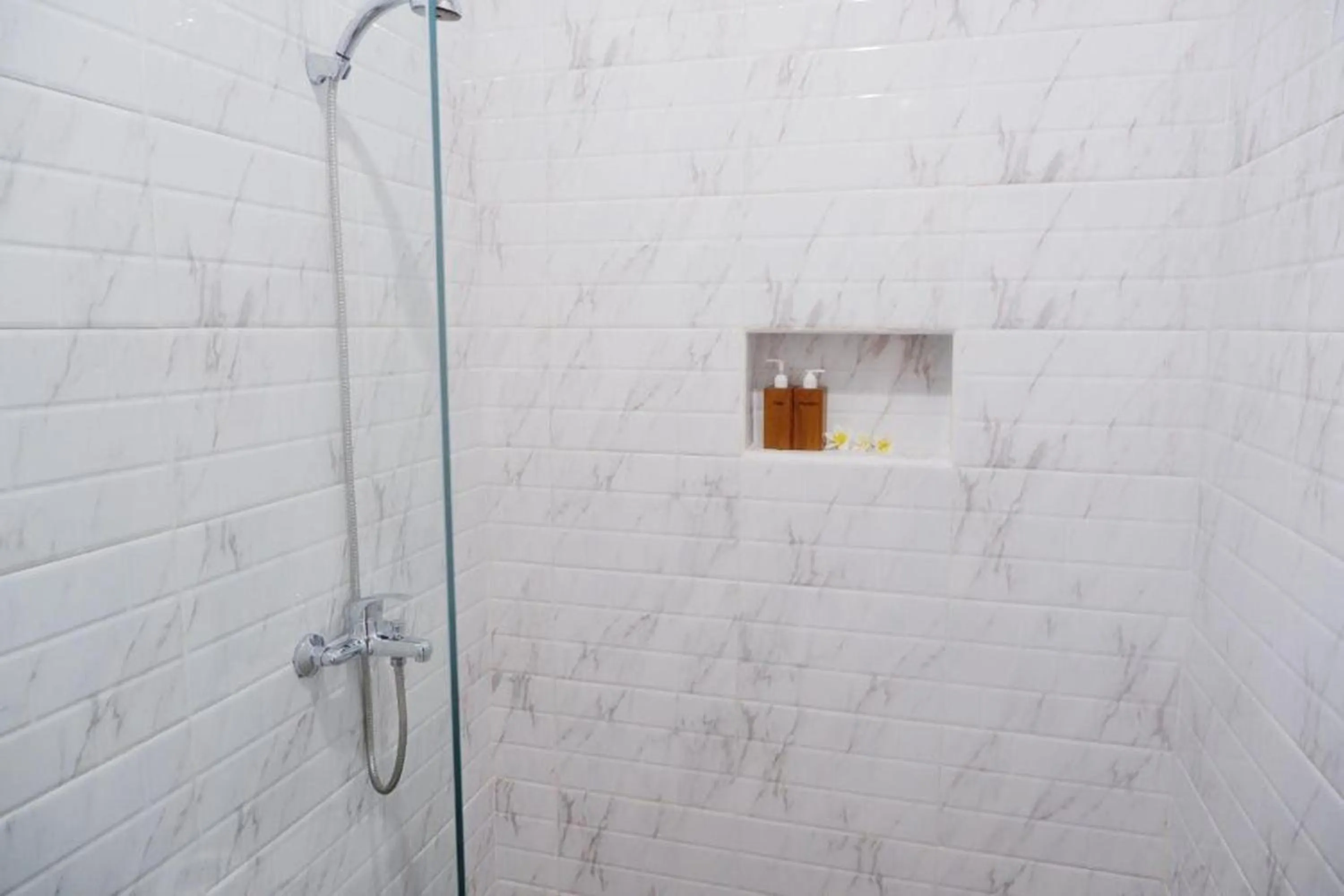 Shower in The Brick Canggu