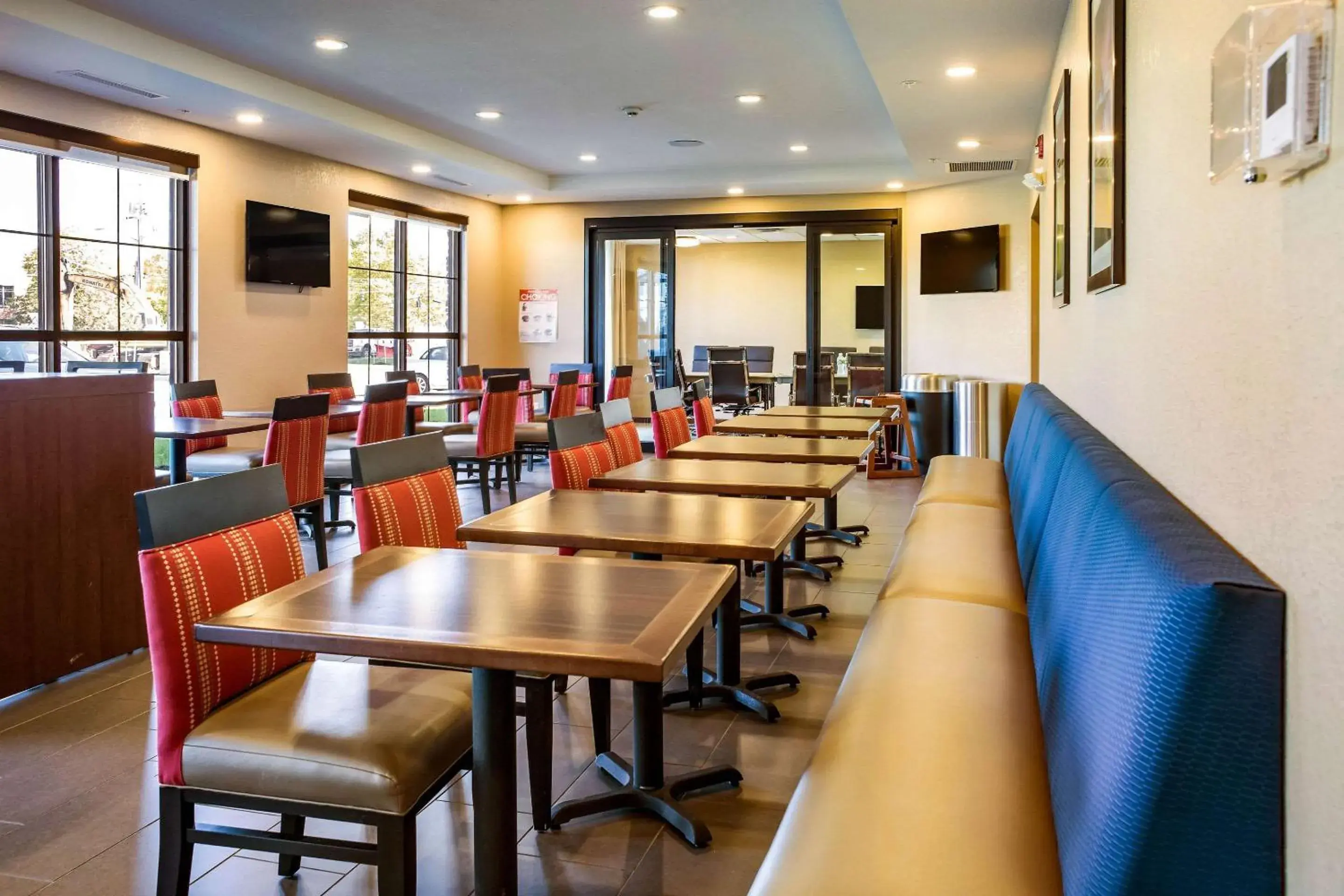 Restaurant/places to eat in Comfort Inn & Suites Niagara Falls Blvd USA Restaurant/places to eat in Comfort Inn & Suites Niagara Falls Blvd USA