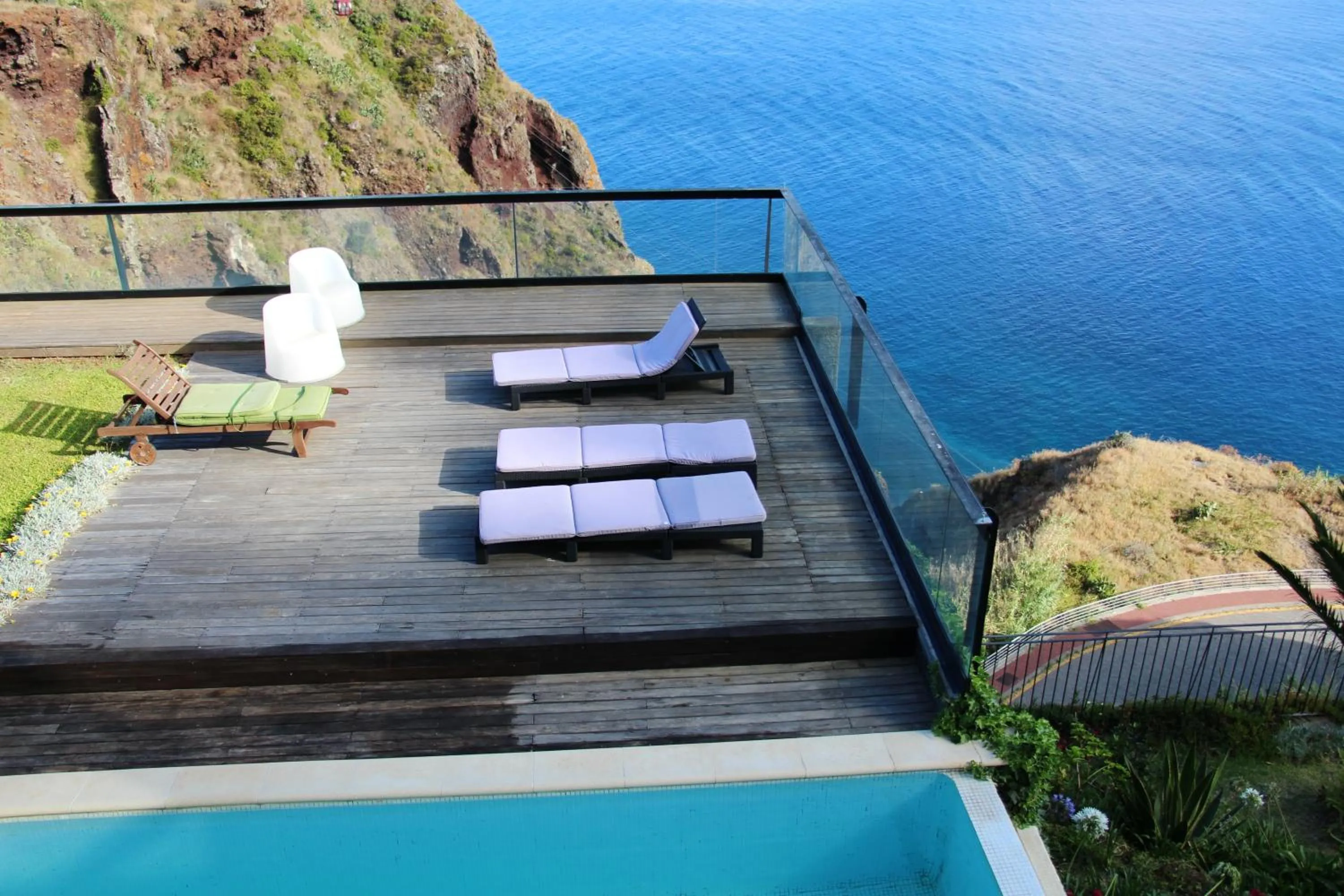 Spacious house with sea view in Caniço + private pool