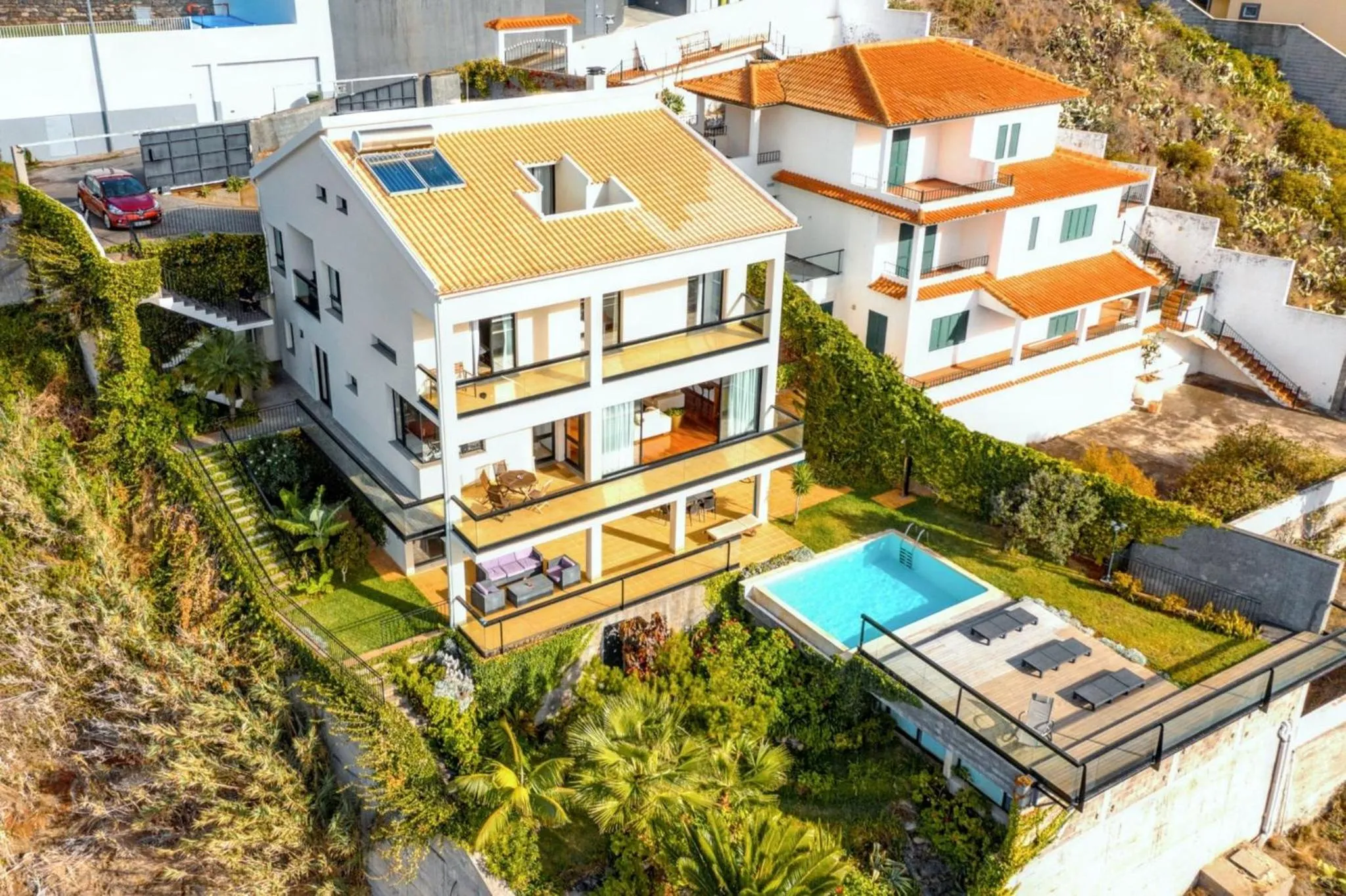 Spacious house with sea view in Caniço + private pool