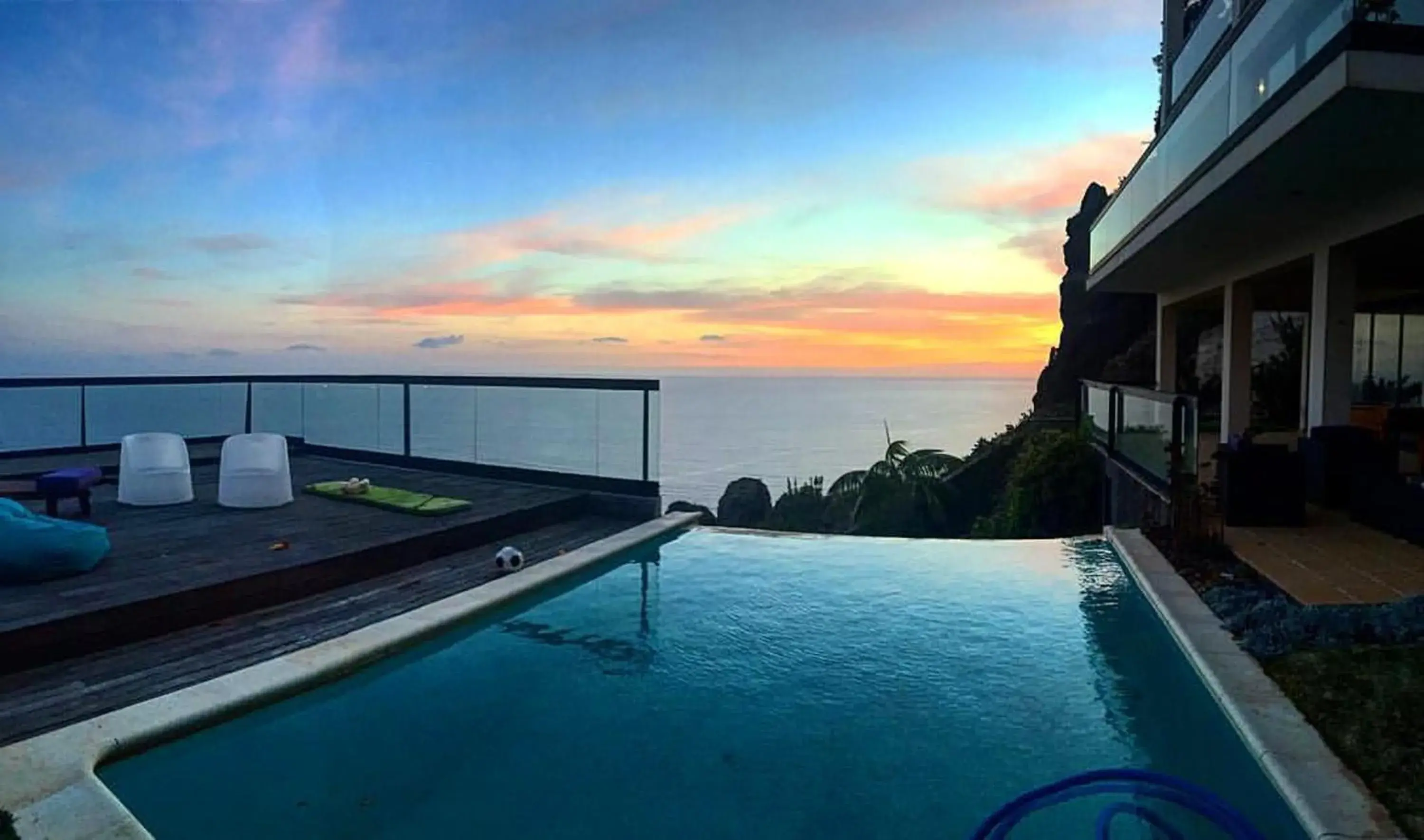 Spacious house with sea view in Caniço + private pool Spacious house with sea view in Caniço + private pool