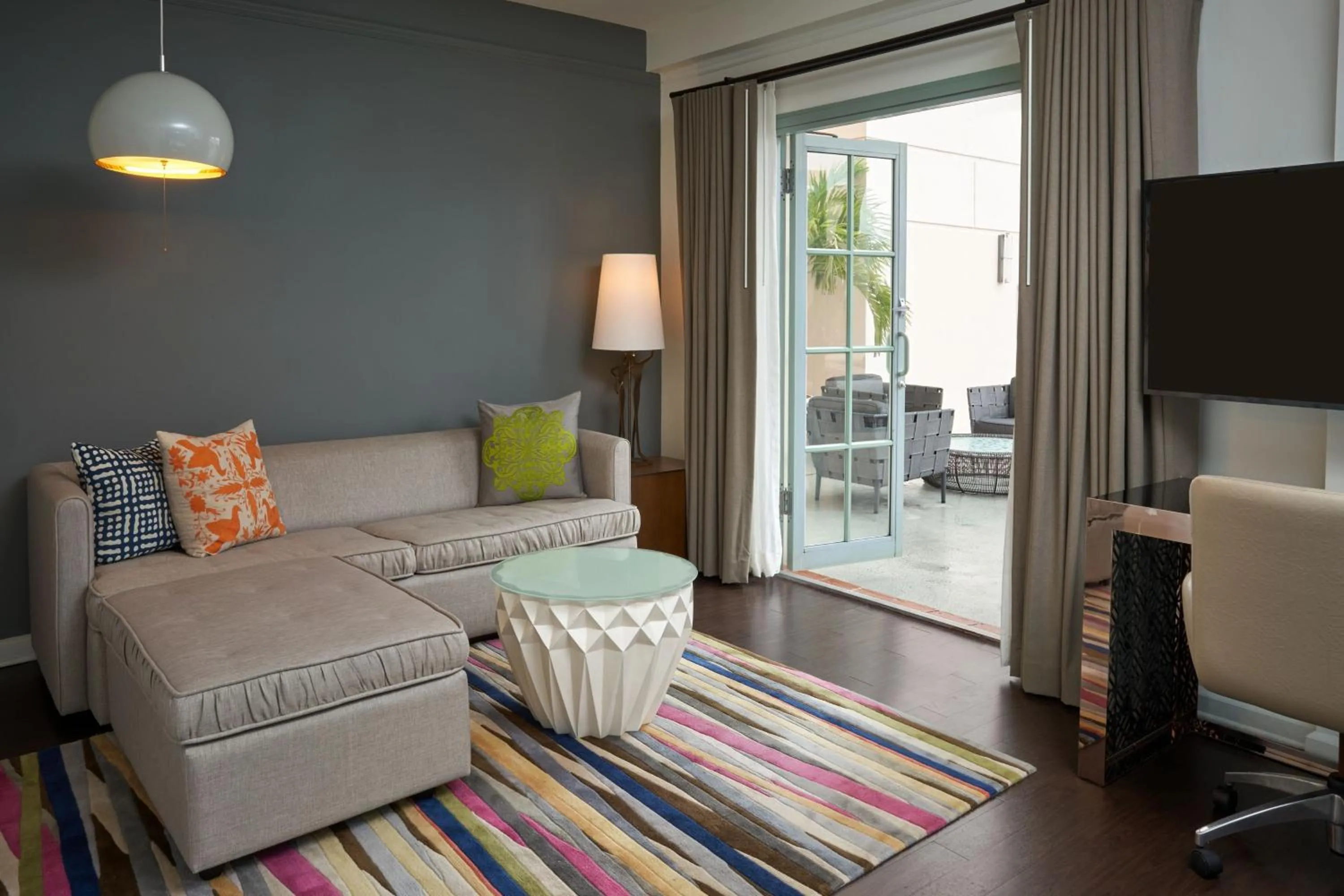 Swimming pool in Hotel Colonnade Coral Gables, Autograph Collection