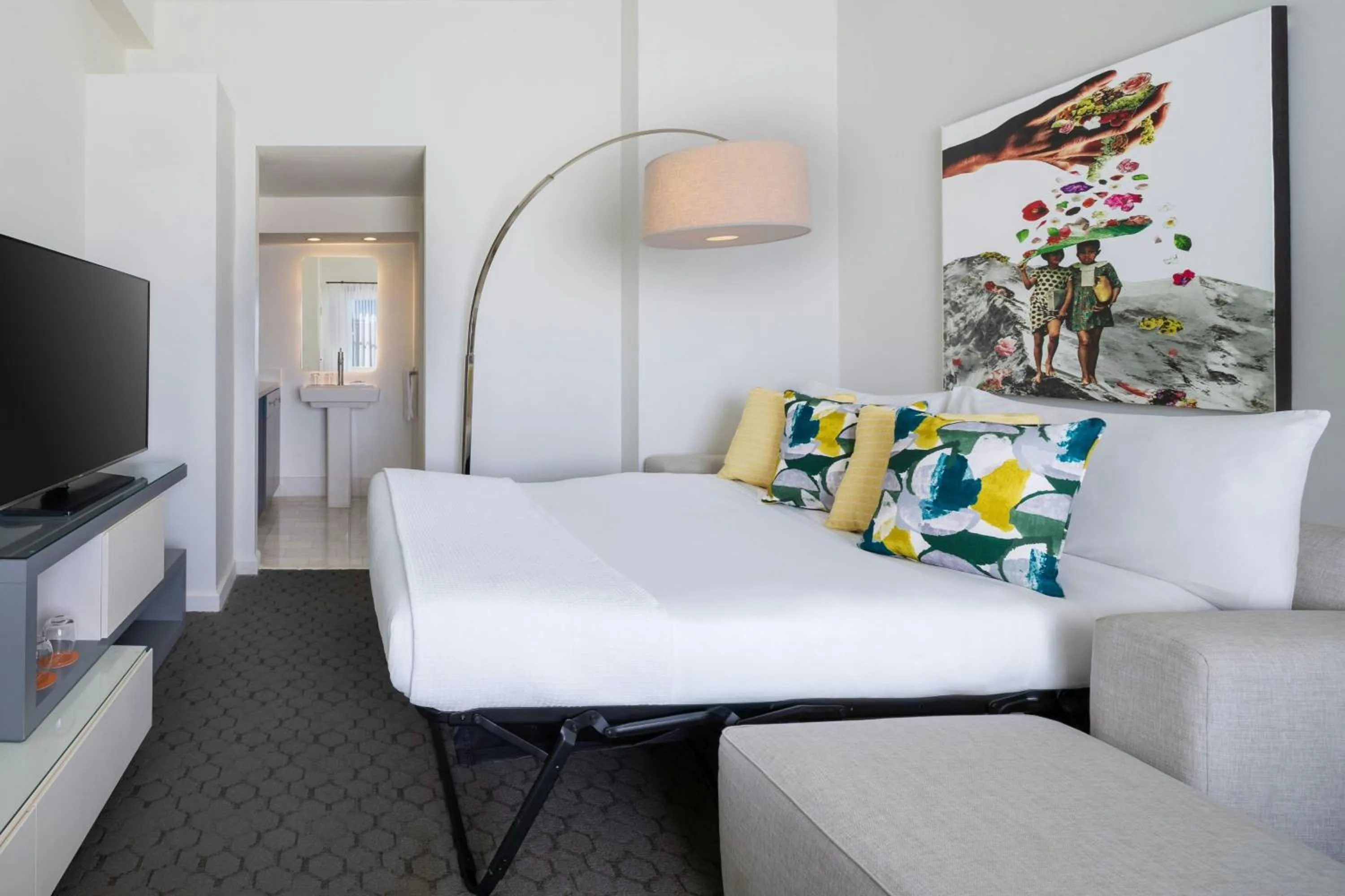 Photo of the whole room, Bed in Hotel Colonnade Coral Gables, Autograph Collection