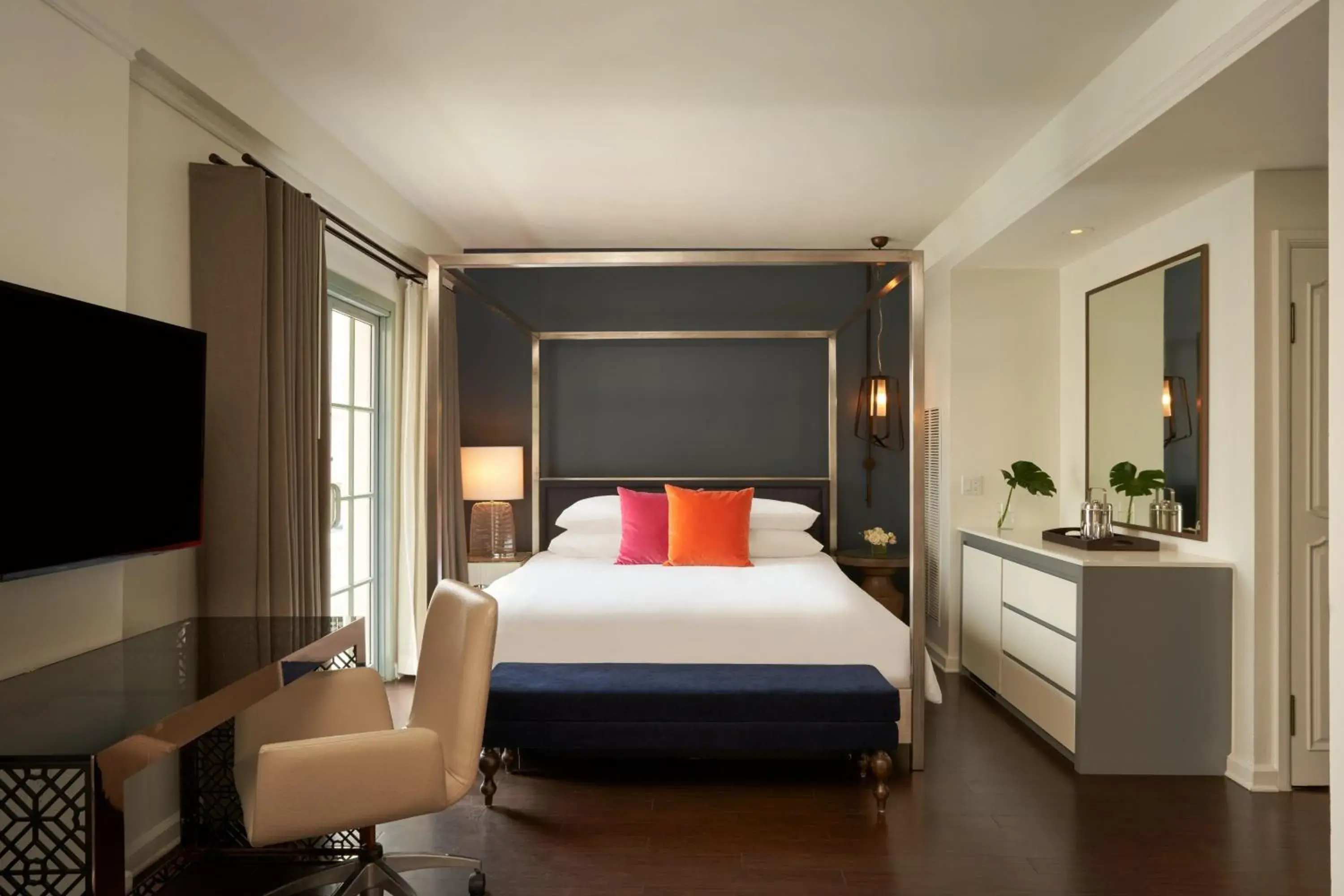 Swimming pool, Bed in Hotel Colonnade Coral Gables, Autograph Collection Swimming pool, Bed in Hotel Colonnade Coral Gables, Autograph Collection