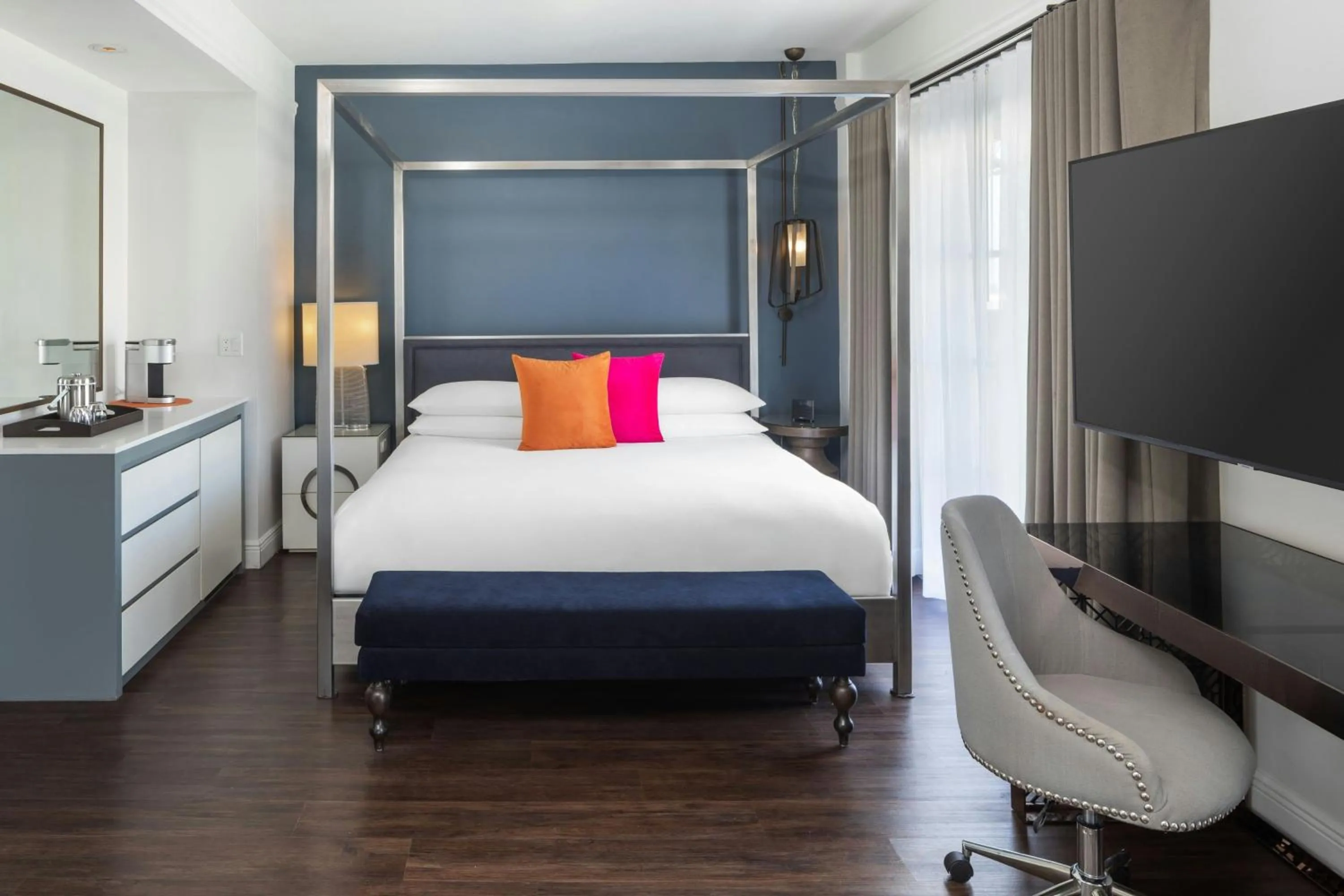 Photo of the whole room, Bed in Hotel Colonnade Coral Gables, Autograph Collection