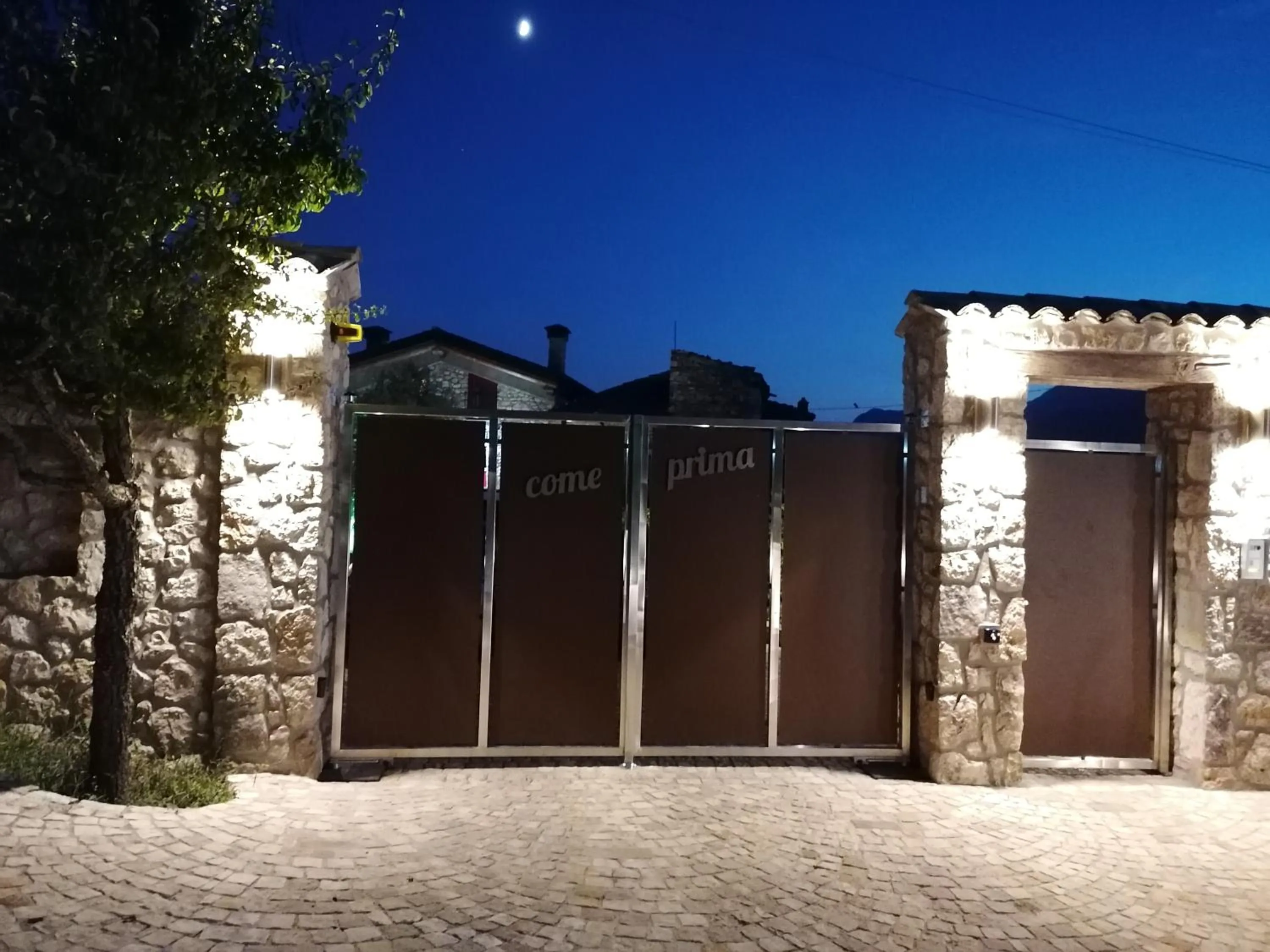 Property building in come prima