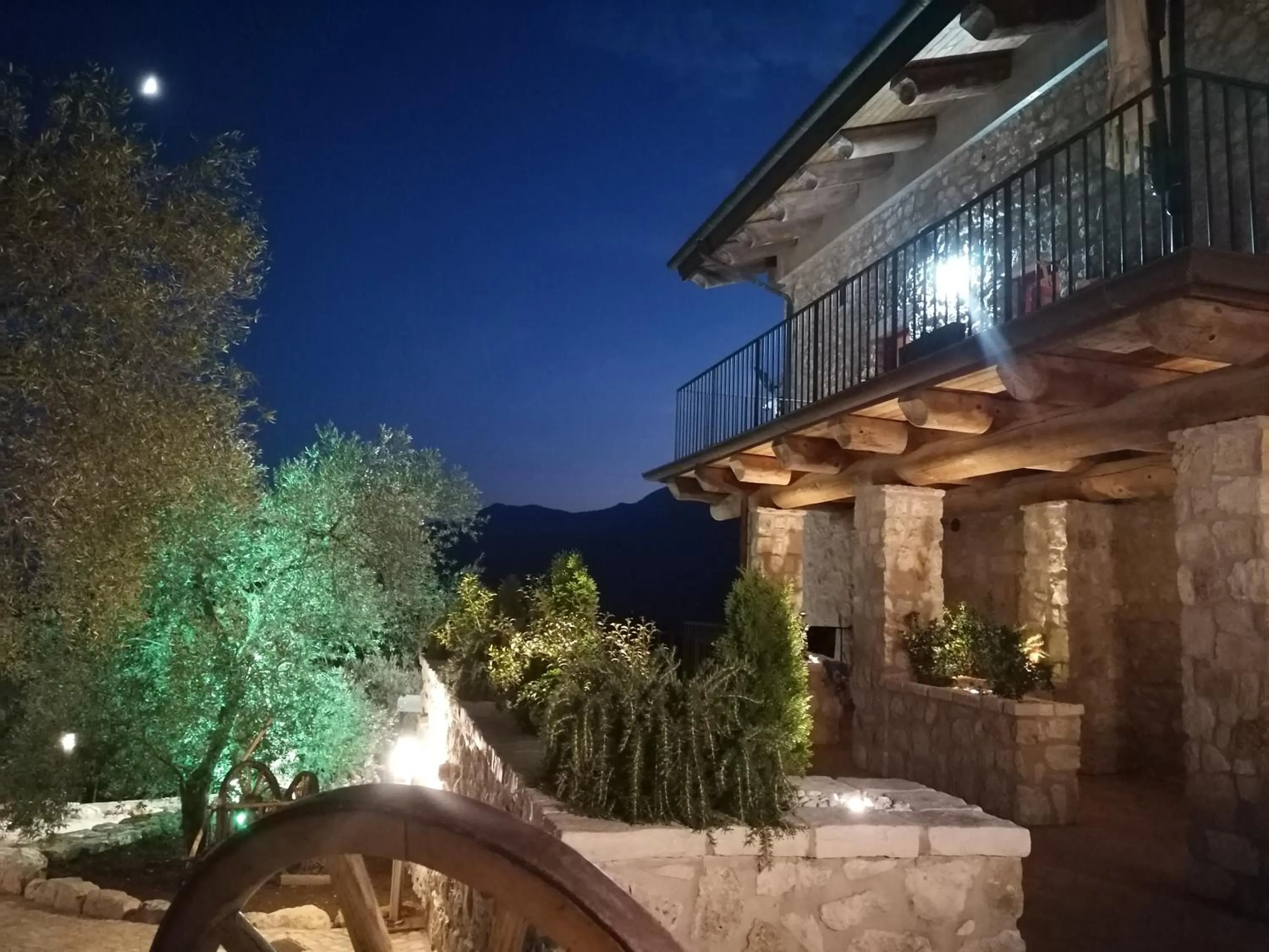 Facade/entrance in come prima