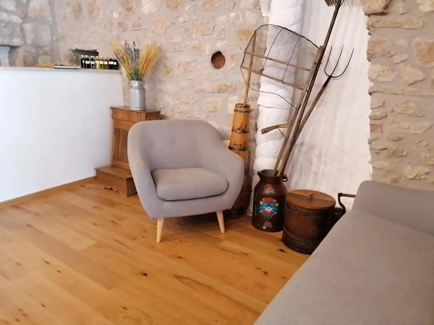 Lobby or reception in come prima