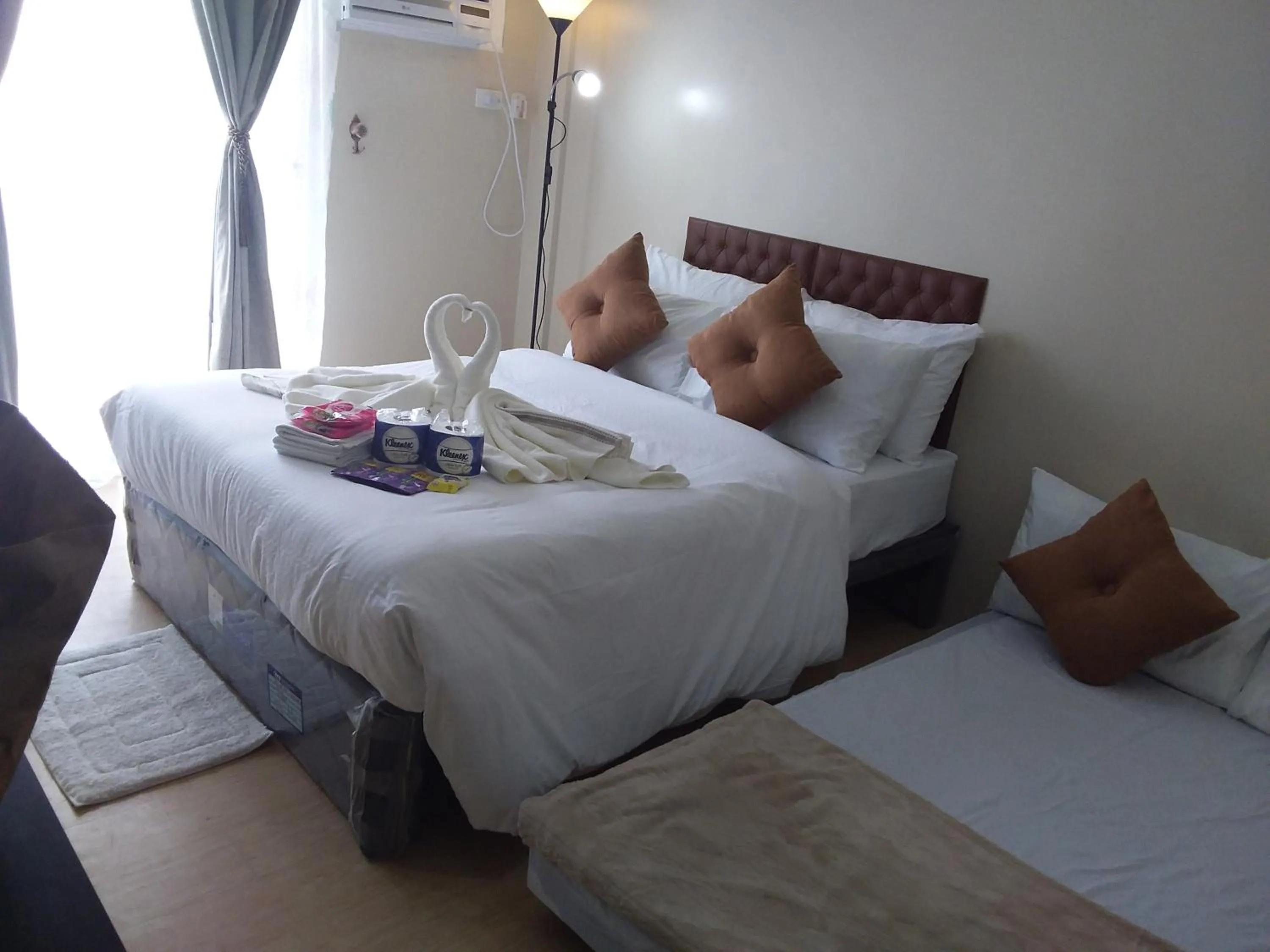 Bed in AJ Sundiva Tower w balcony