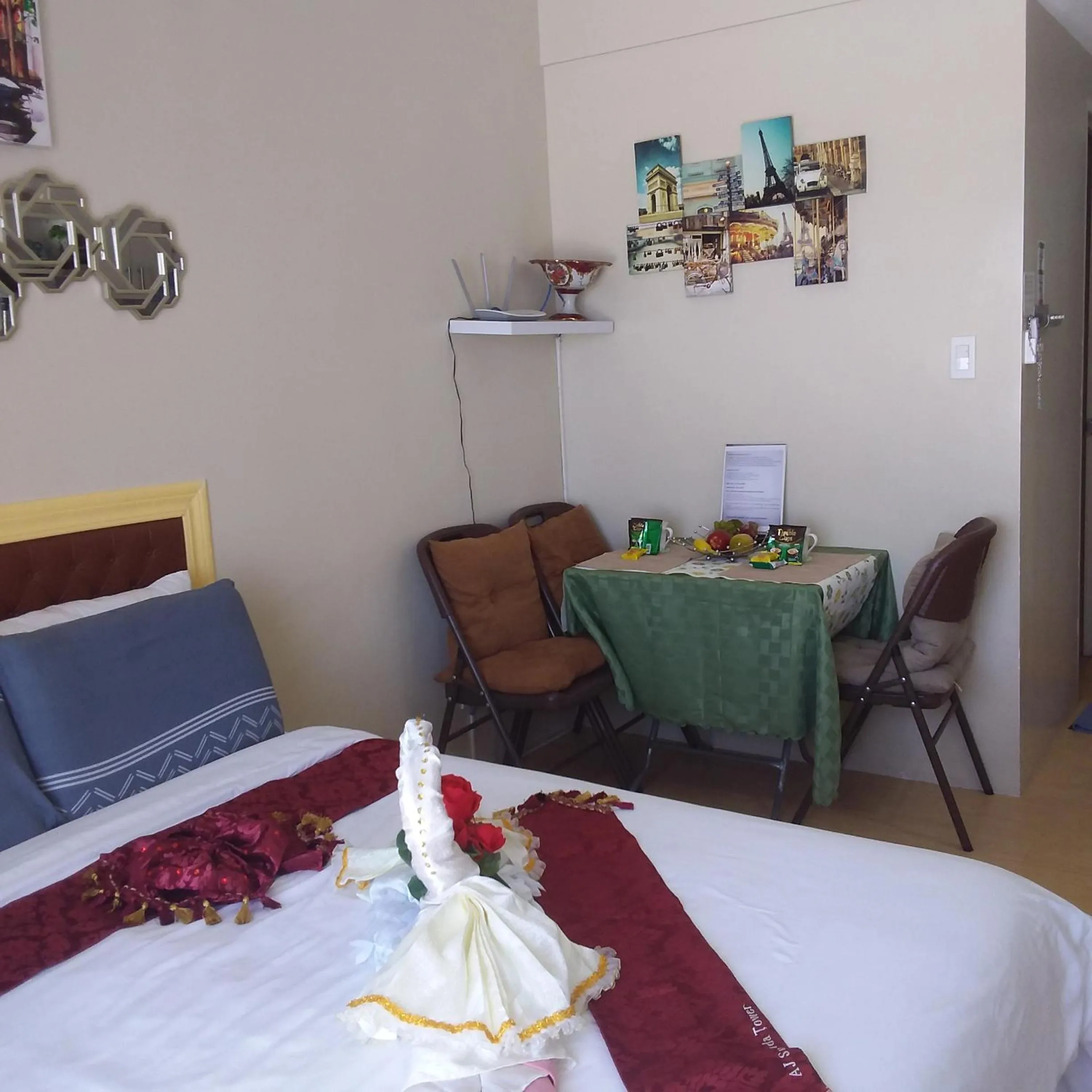 Bed in AJ Sundiva Tower w balcony