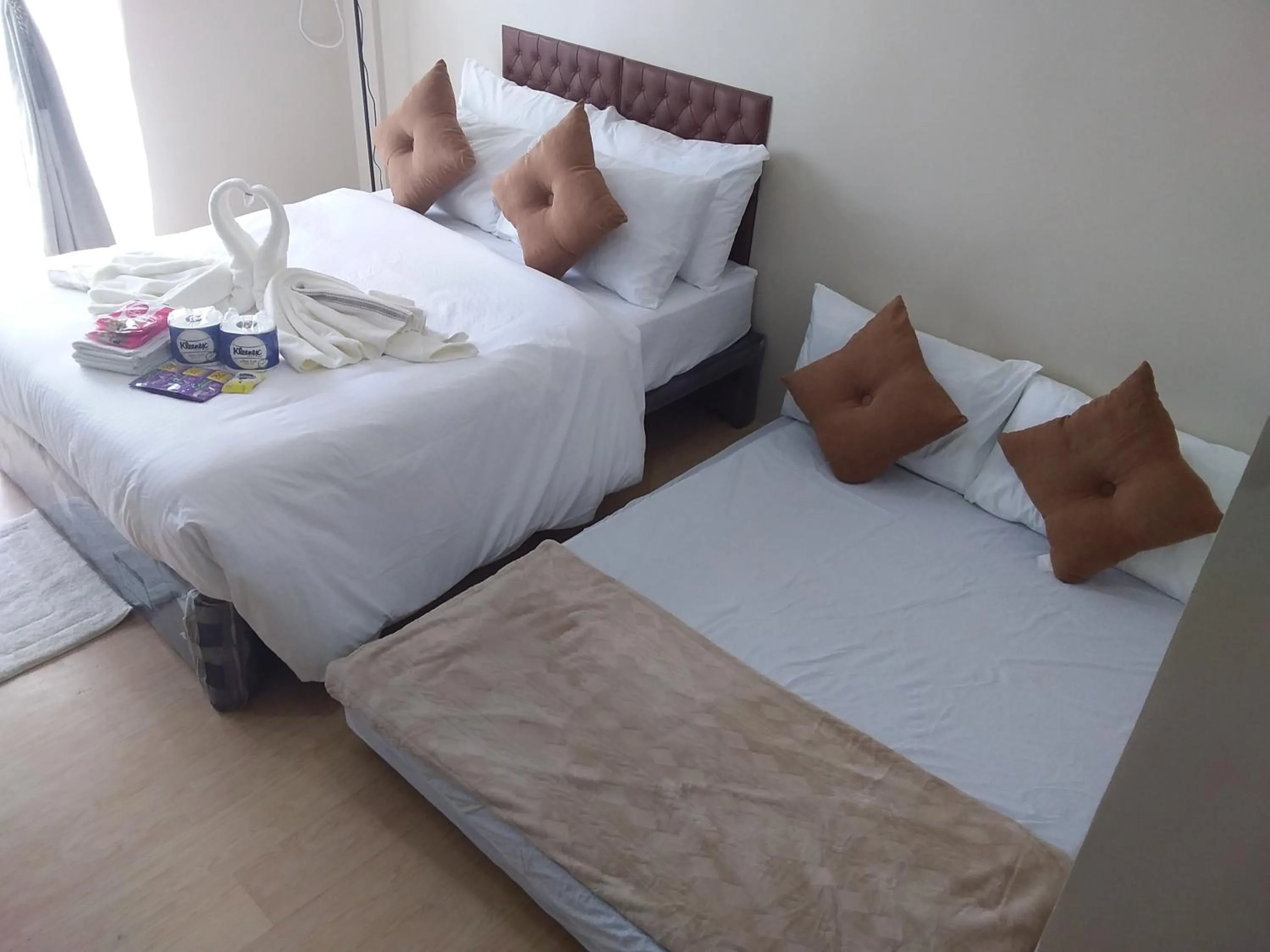 Photo of the whole room, Bed in AJ Sundiva Tower w balcony